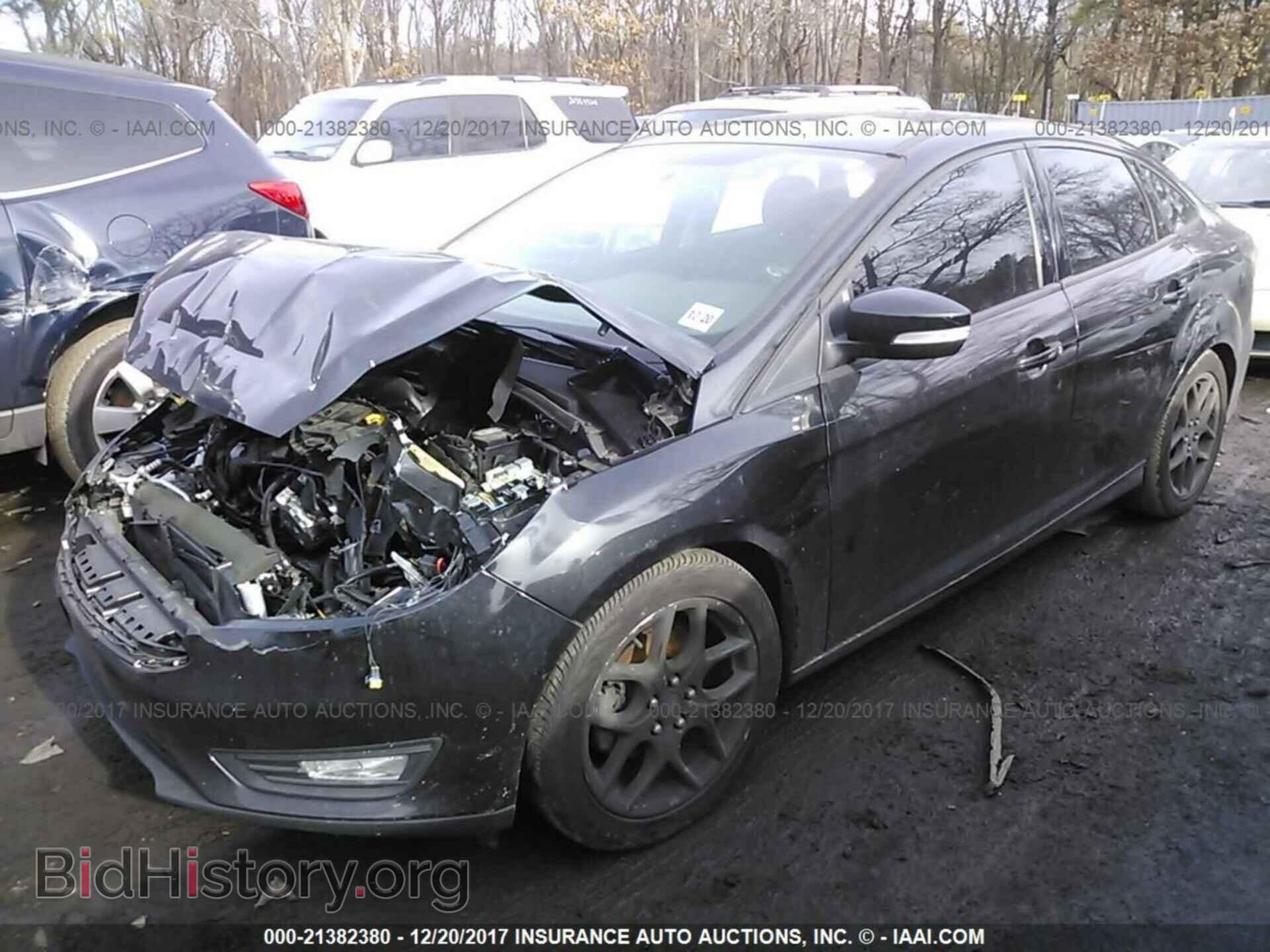 2015 Ford Focus - VIN: 1FADP3F2XFL386561 - Photo 2