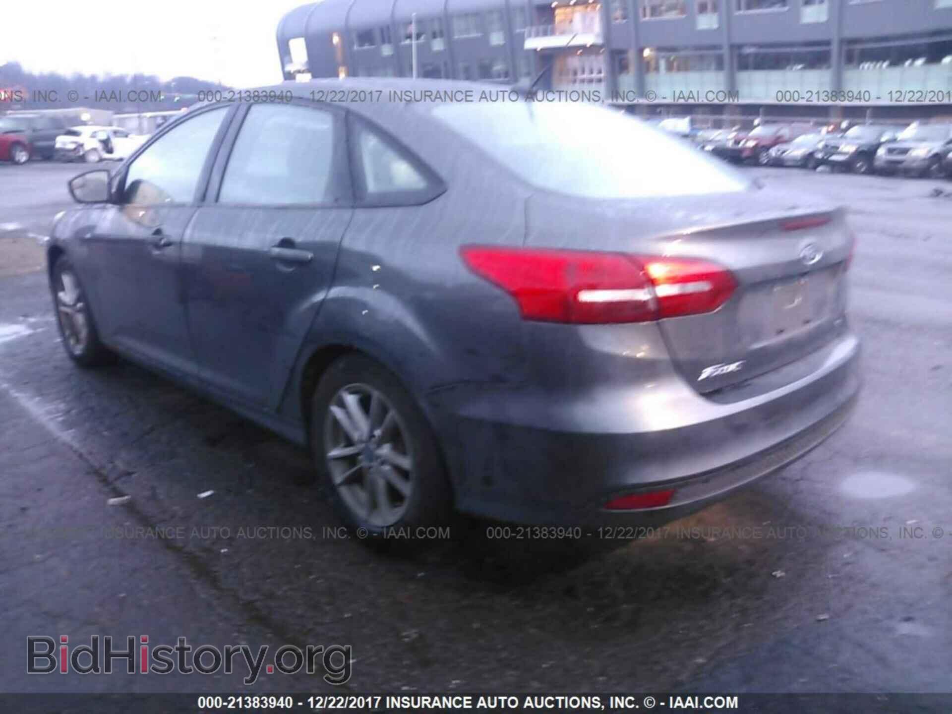 2016 Ford Focus - VIN: 1FADP3F21GL388183 - Photo 3