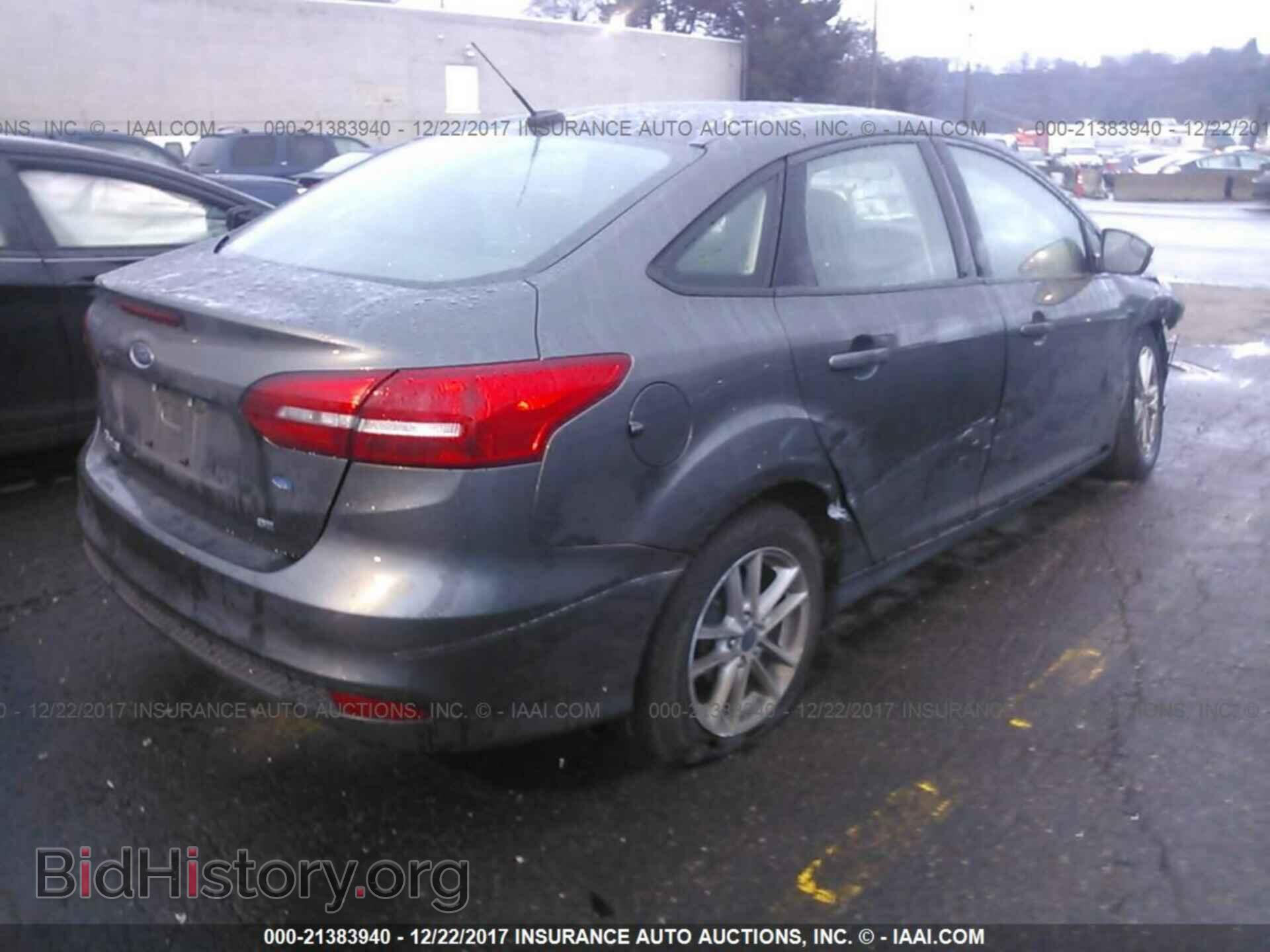 2016 Ford Focus - VIN: 1FADP3F21GL388183 - Photo 4