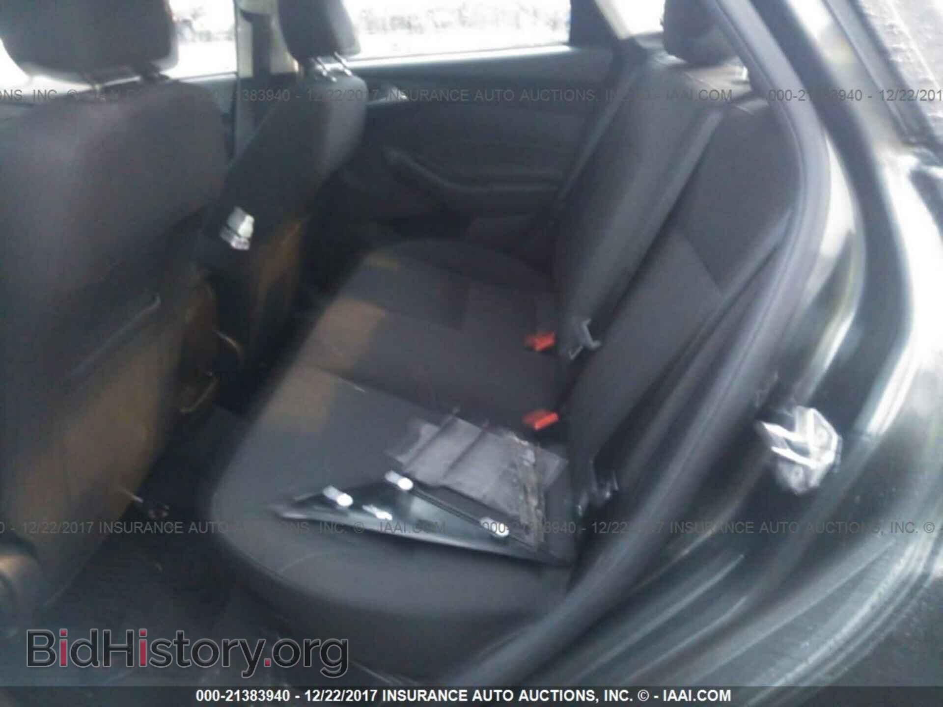2016 Ford Focus - VIN: 1FADP3F21GL388183 - Photo 8