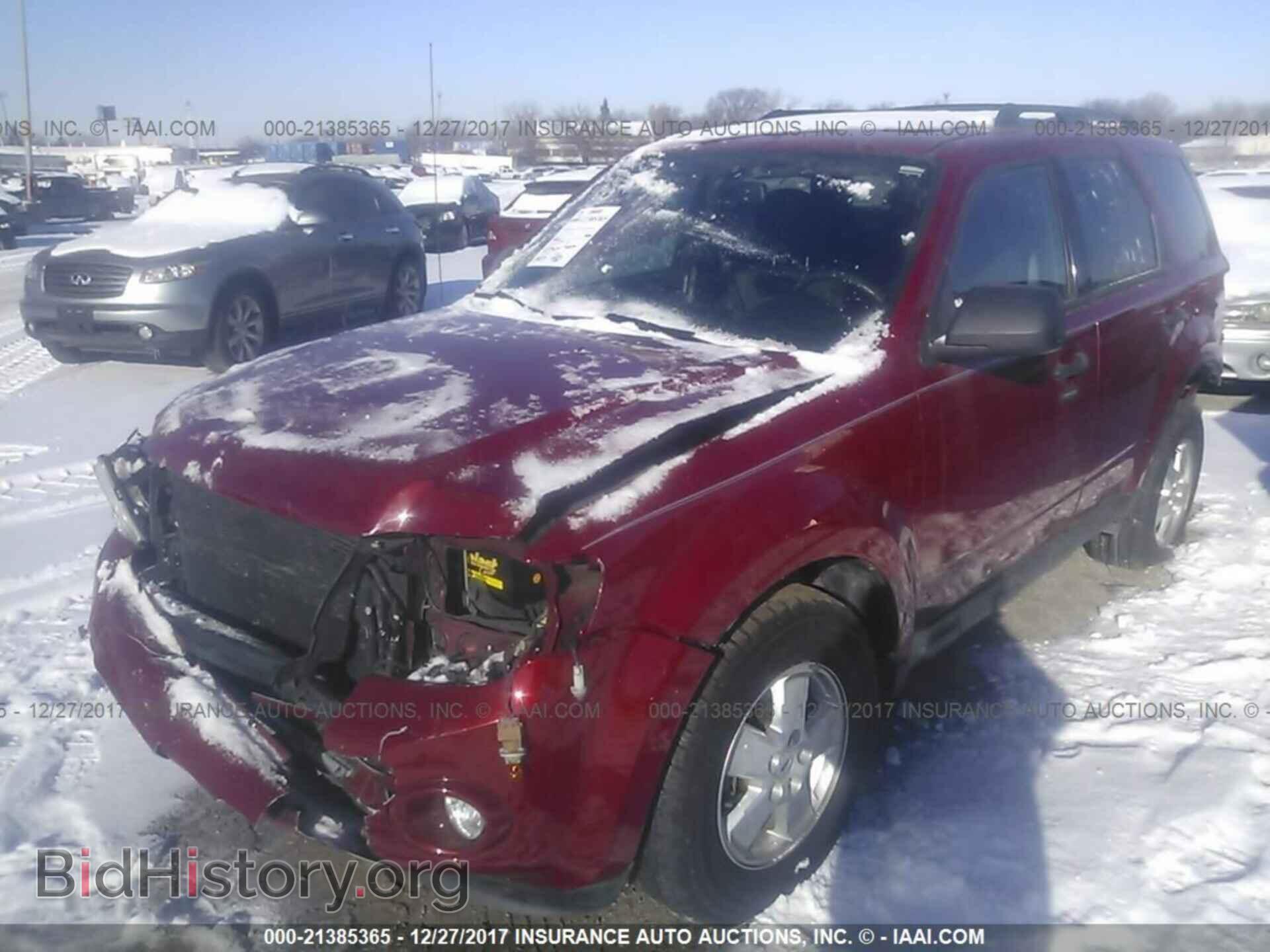 2011 Ford Escape - VIN: 1FMCU0D70BKB33420 - Photo 2