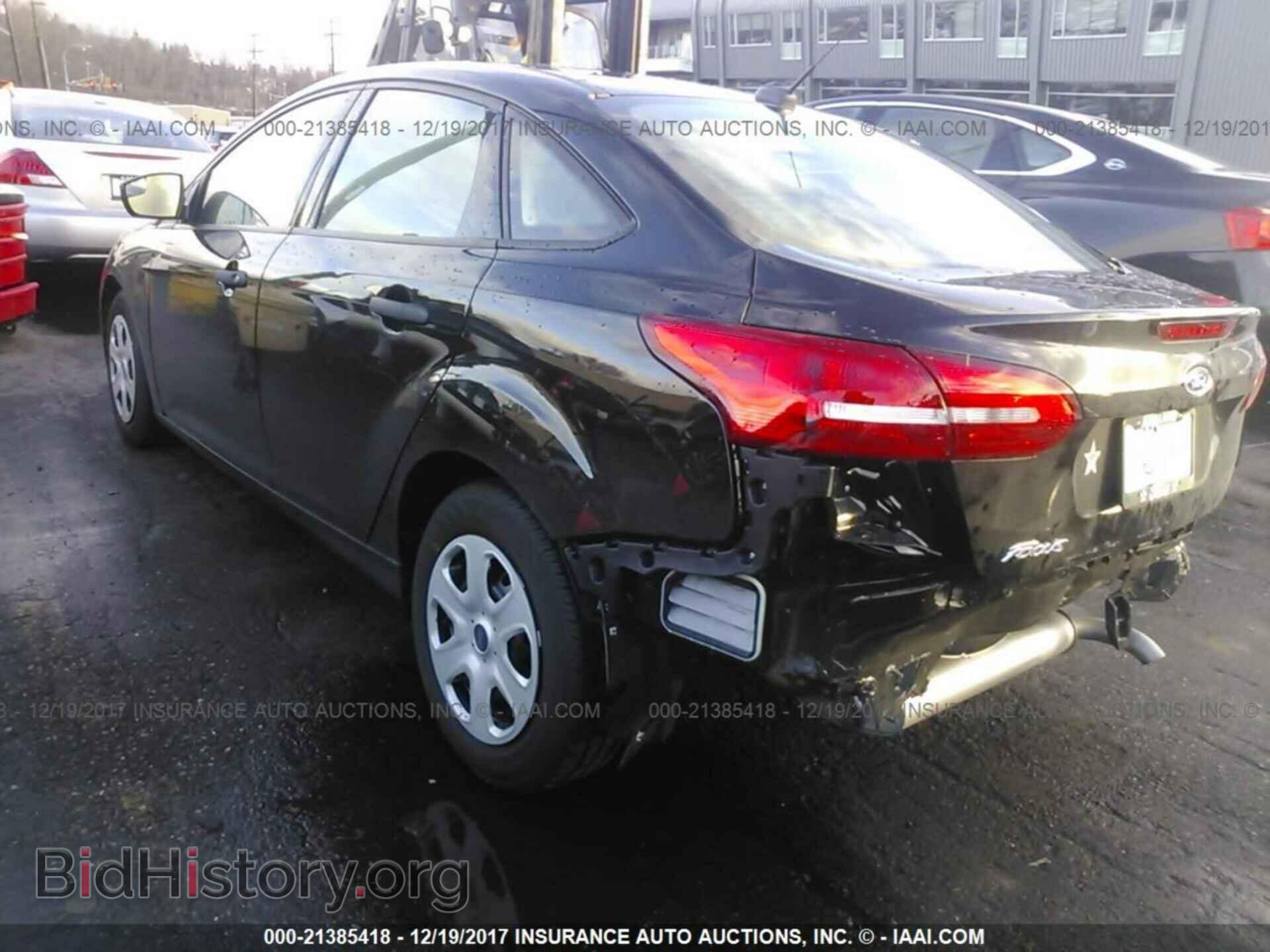 2017 Ford Focus - VIN: 1FADP3E26HL348457 - Photo 3
