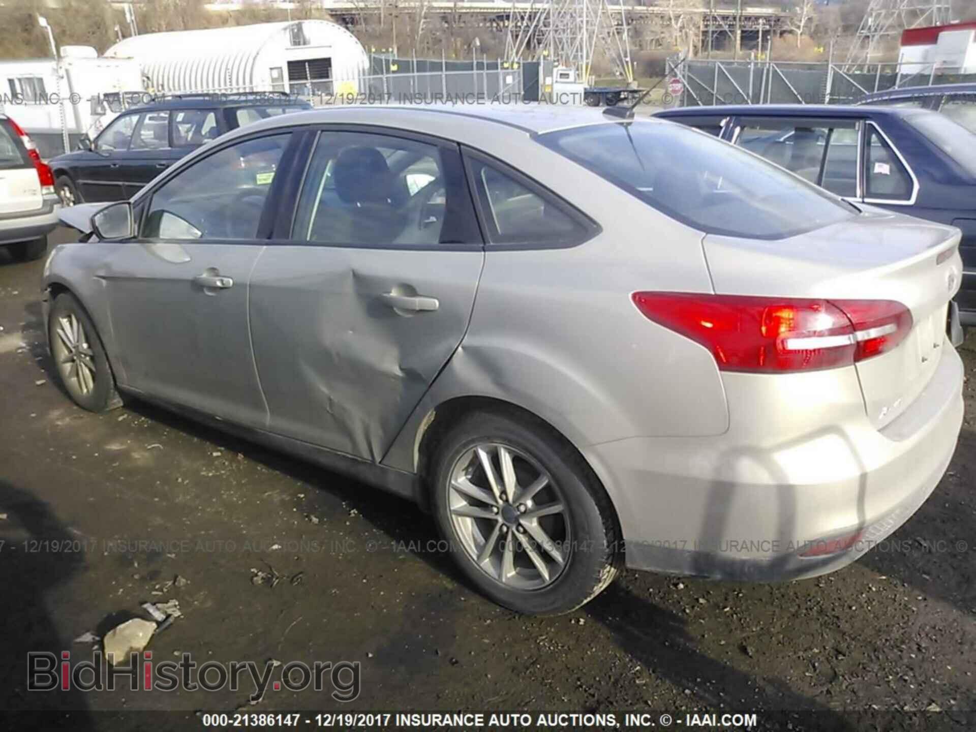 2015 Ford Focus - VIN: 1FADP3F26FL317740 - Photo 3