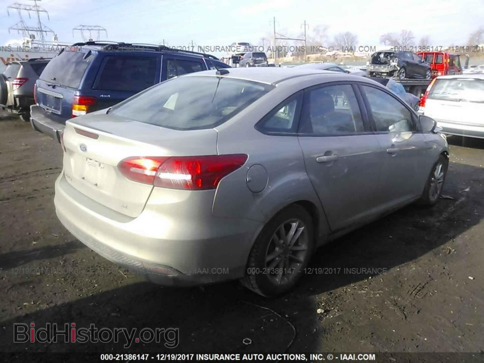 2015 Ford Focus - VIN: 1FADP3F26FL317740 - Photo 4