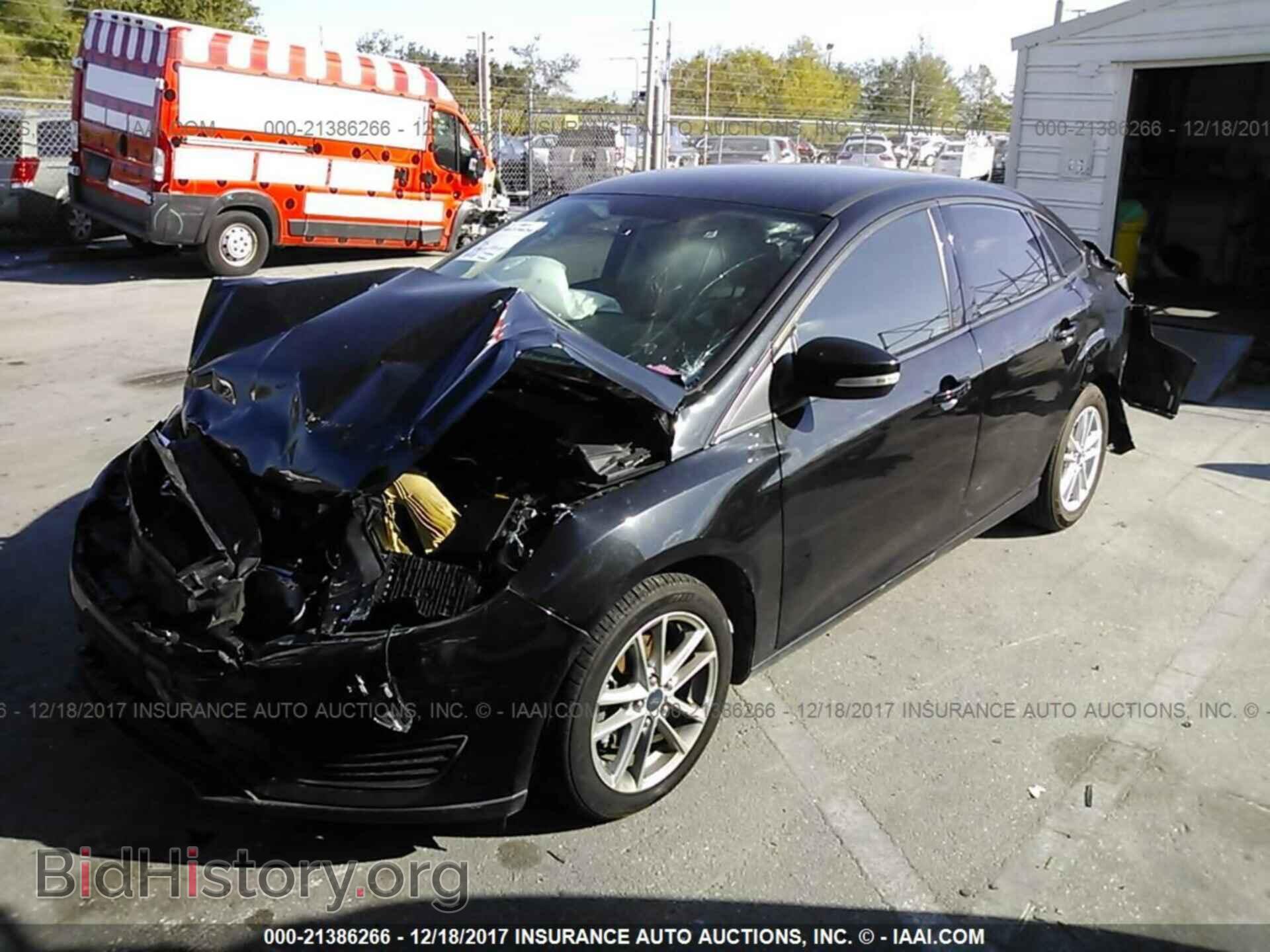 2015 Ford Focus - VIN: 1FADP3F28FL307632 - Photo 2