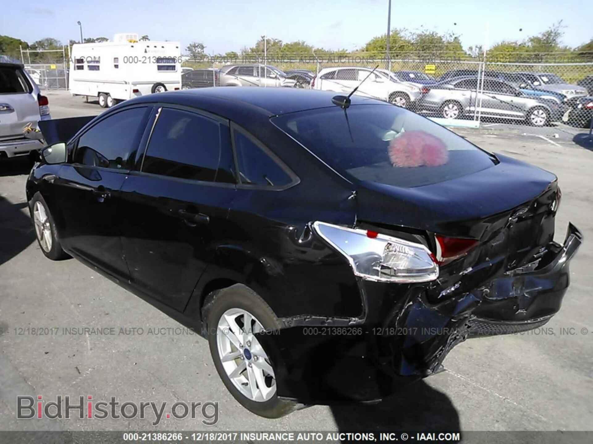 2015 Ford Focus - VIN: 1FADP3F28FL307632 - Photo 3