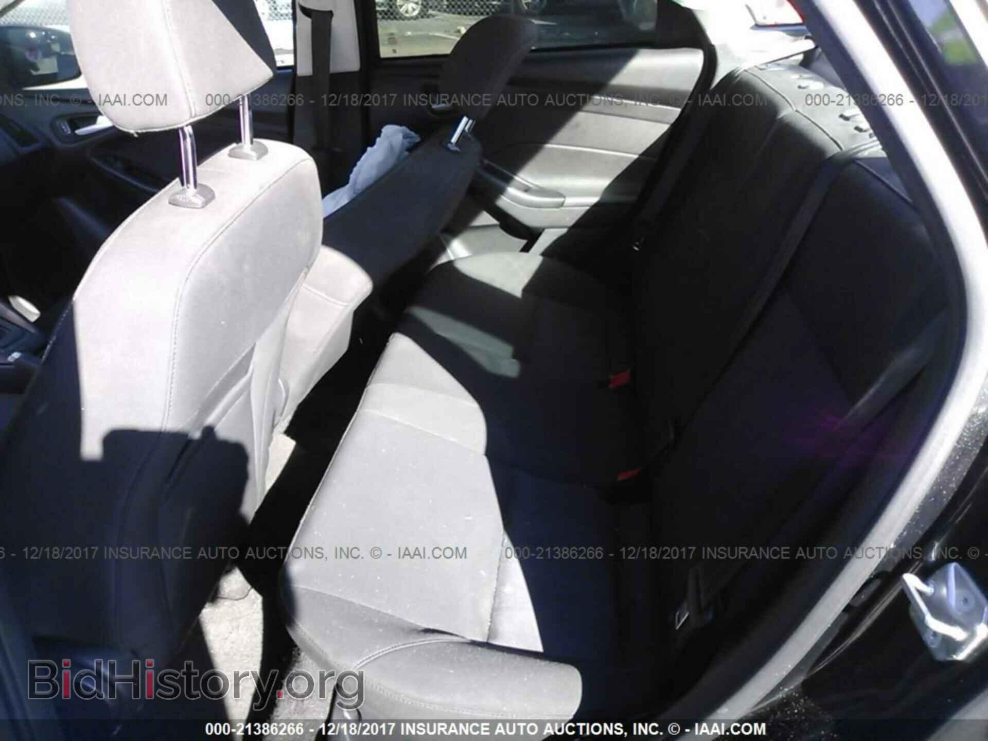 2015 Ford Focus - VIN: 1FADP3F28FL307632 - Photo 8
