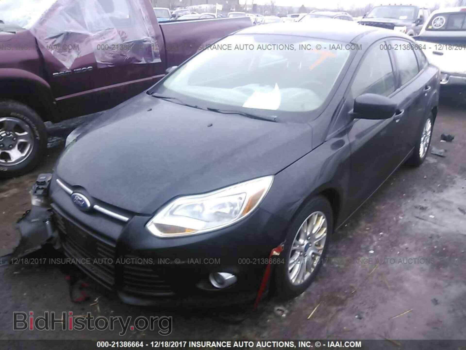 2012 Ford Focus - VIN: 1FAHP3F27CL141729 - Photo 2