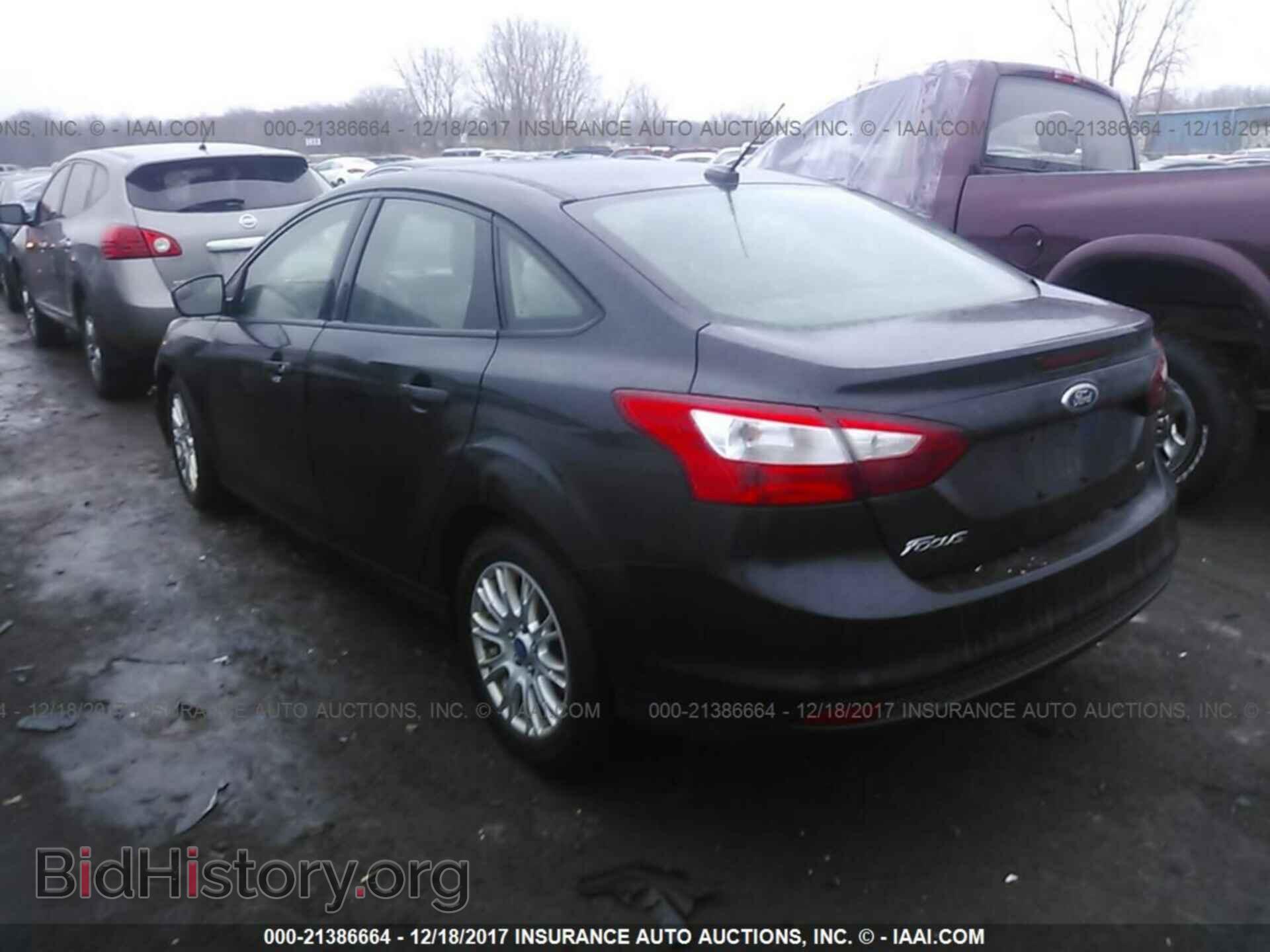 2012 Ford Focus - VIN: 1FAHP3F27CL141729 - Photo 3