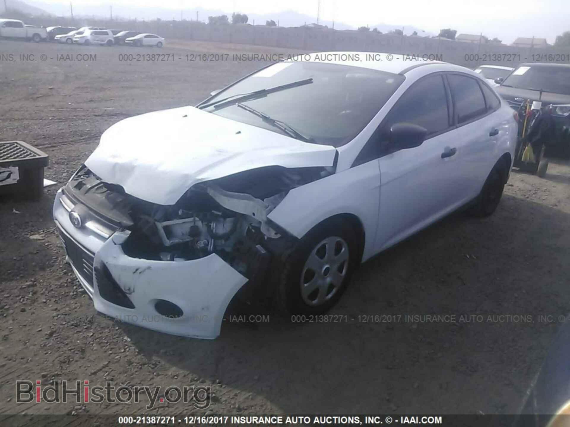 2014 Ford Focus - VIN: 1FADP3E22EL302166 - Photo 2