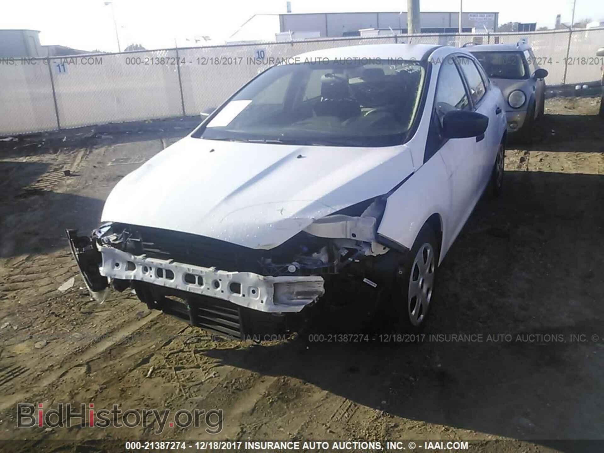 2016 Ford Focus - VIN: 1FADP3E22GL331119 - Фото 2