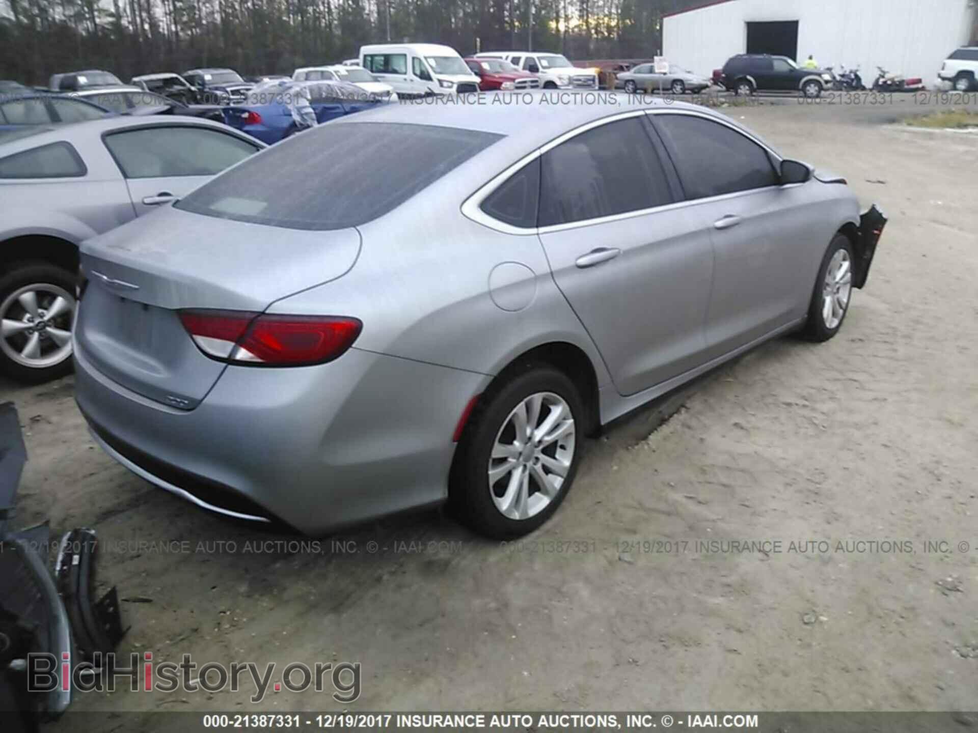 2015 Chrysler 200 - VIN: 1C3CCCAB5FN606920 - Photo 4