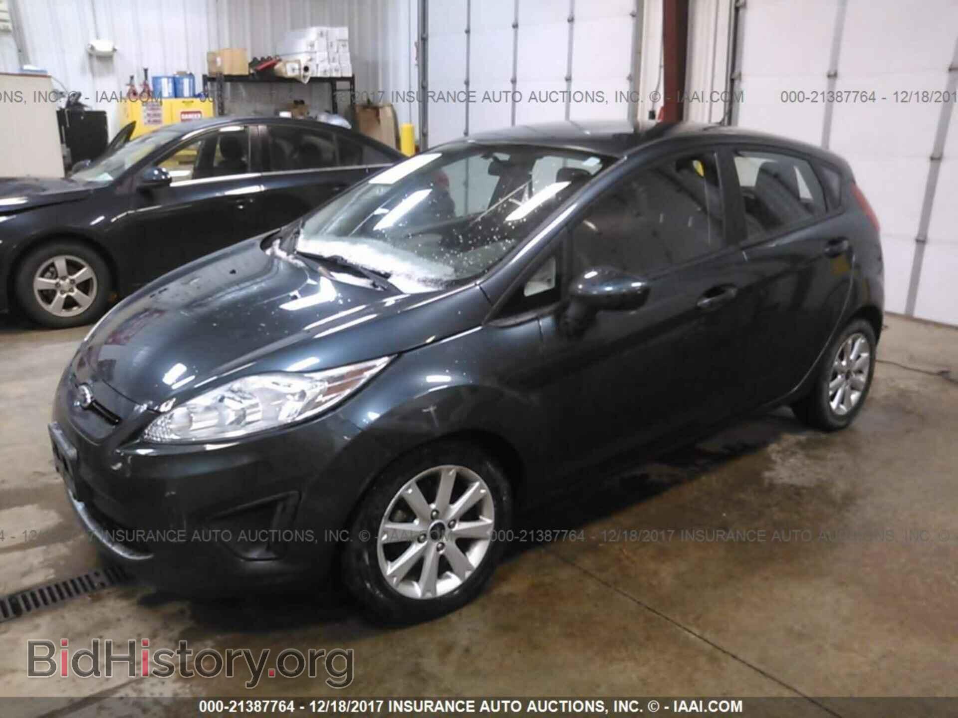 2011 Ford Fiesta - VIN: 3FADP4EJ6BM181097 - Фото 2