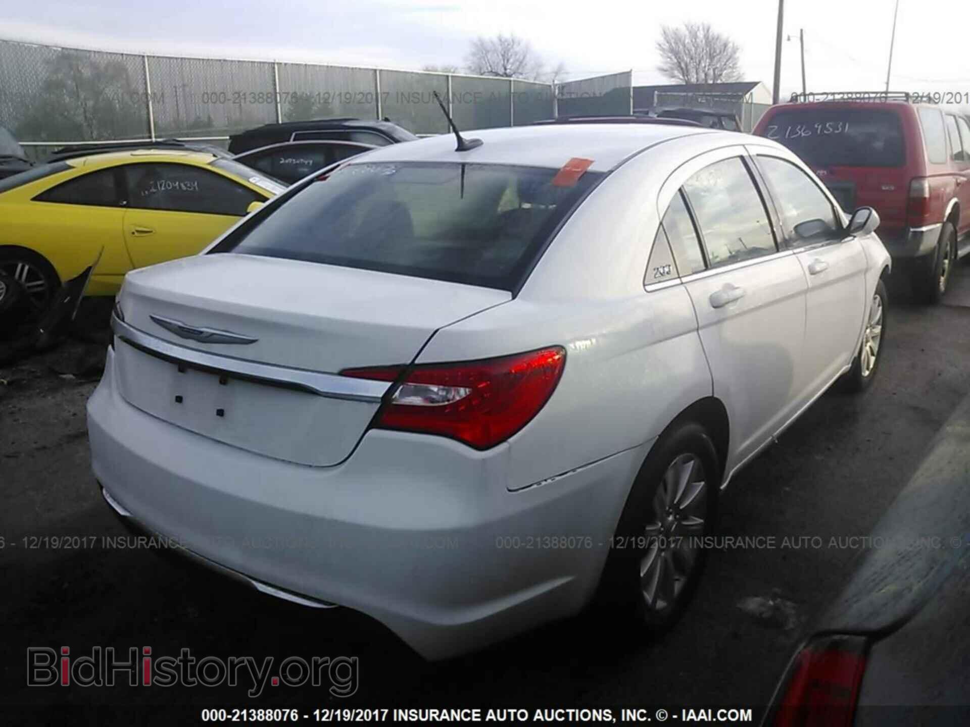 2013 Chrysler 200 - VIN: 1C3CCBBB8DN602379 - Photo 4