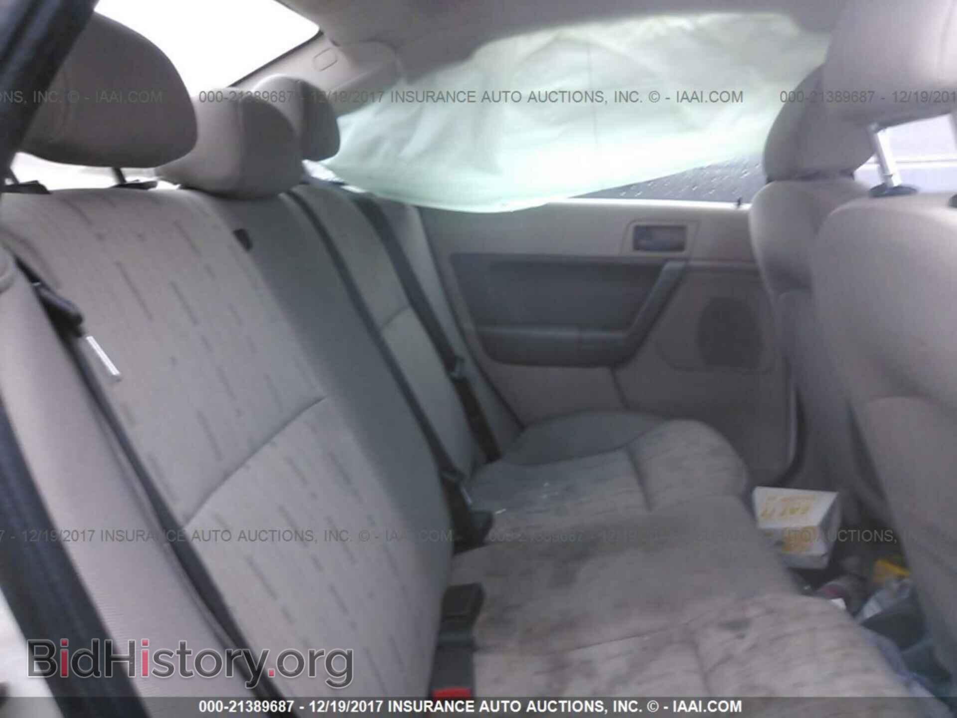 2011 Ford Focus - VIN: 1FAHP3FN2BW111951 - Photo 8