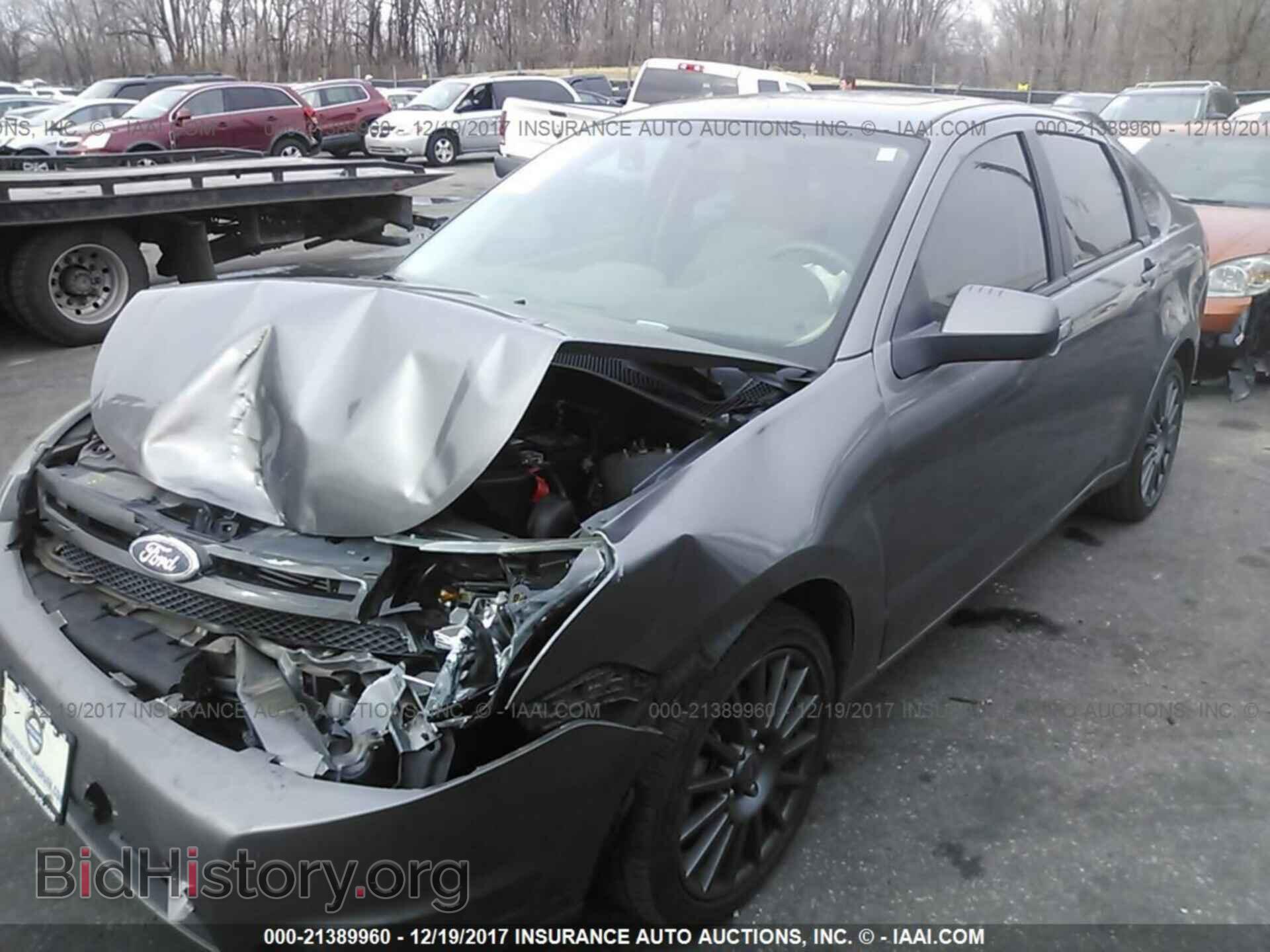 2011 Ford Focus - VIN: 1FAHP3GN0BW130724 - Фото 2