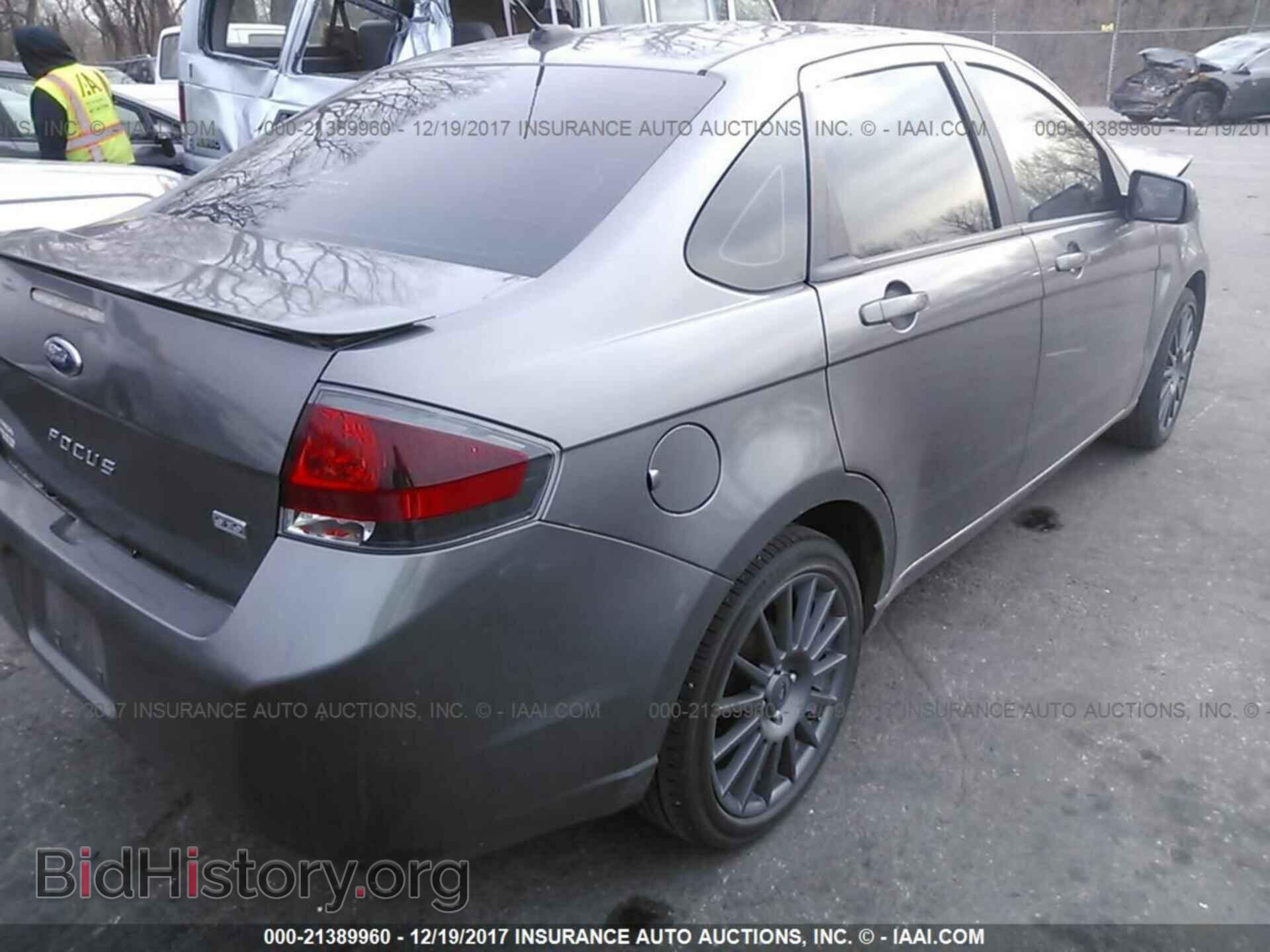 2011 Ford Focus - VIN: 1FAHP3GN0BW130724 - Фото 4