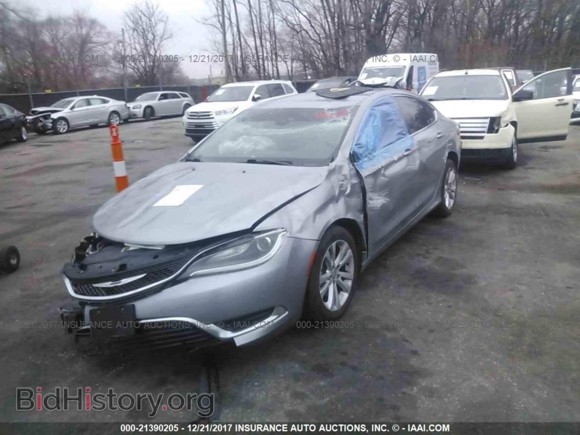 2015 Chrysler 200 - VIN: 1C3CCCAB1FN665737 - Photo 2