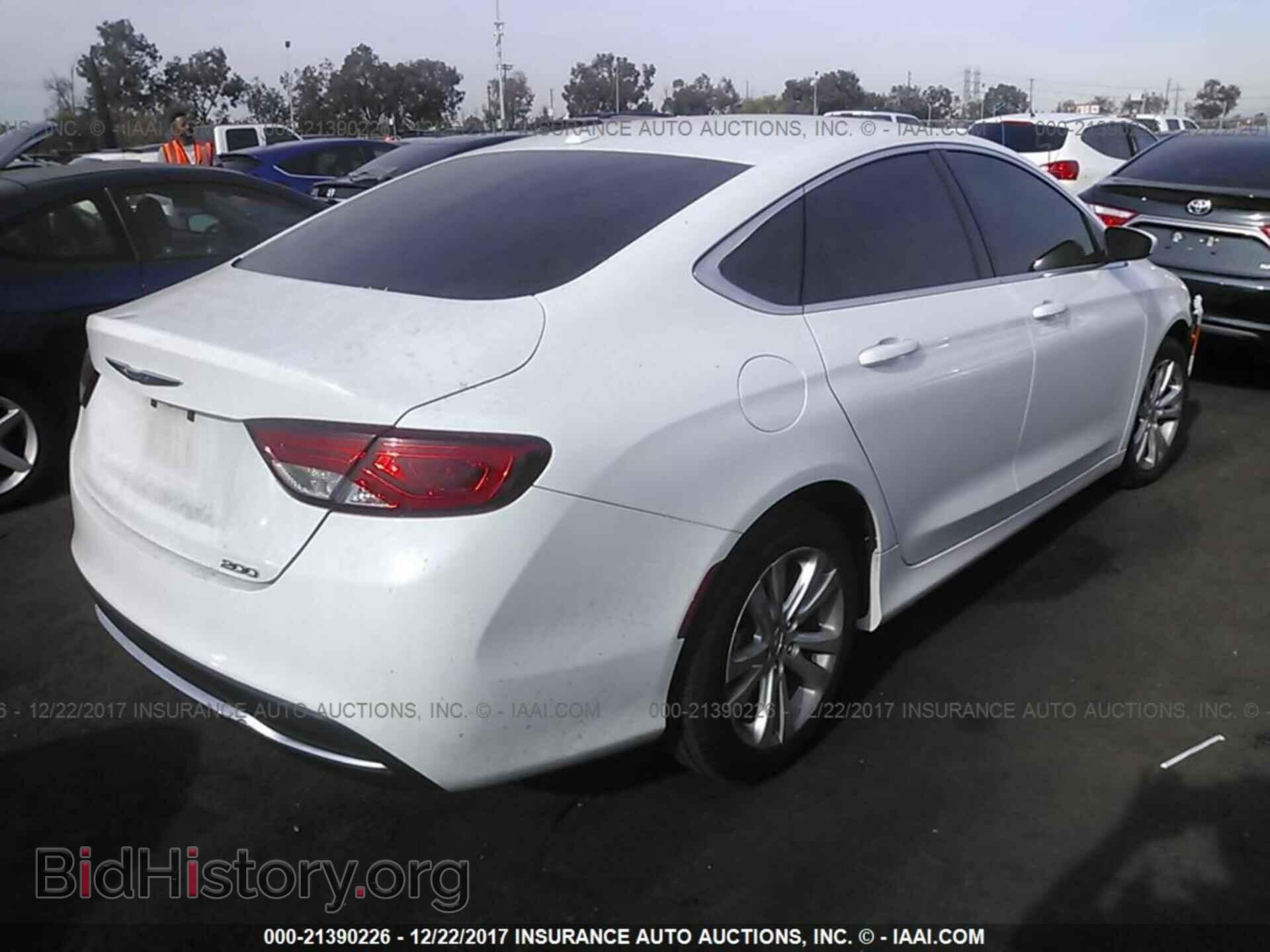 2015 Chrysler 200 - VIN: 1C3CCCAB5FN666907 - Photo 4