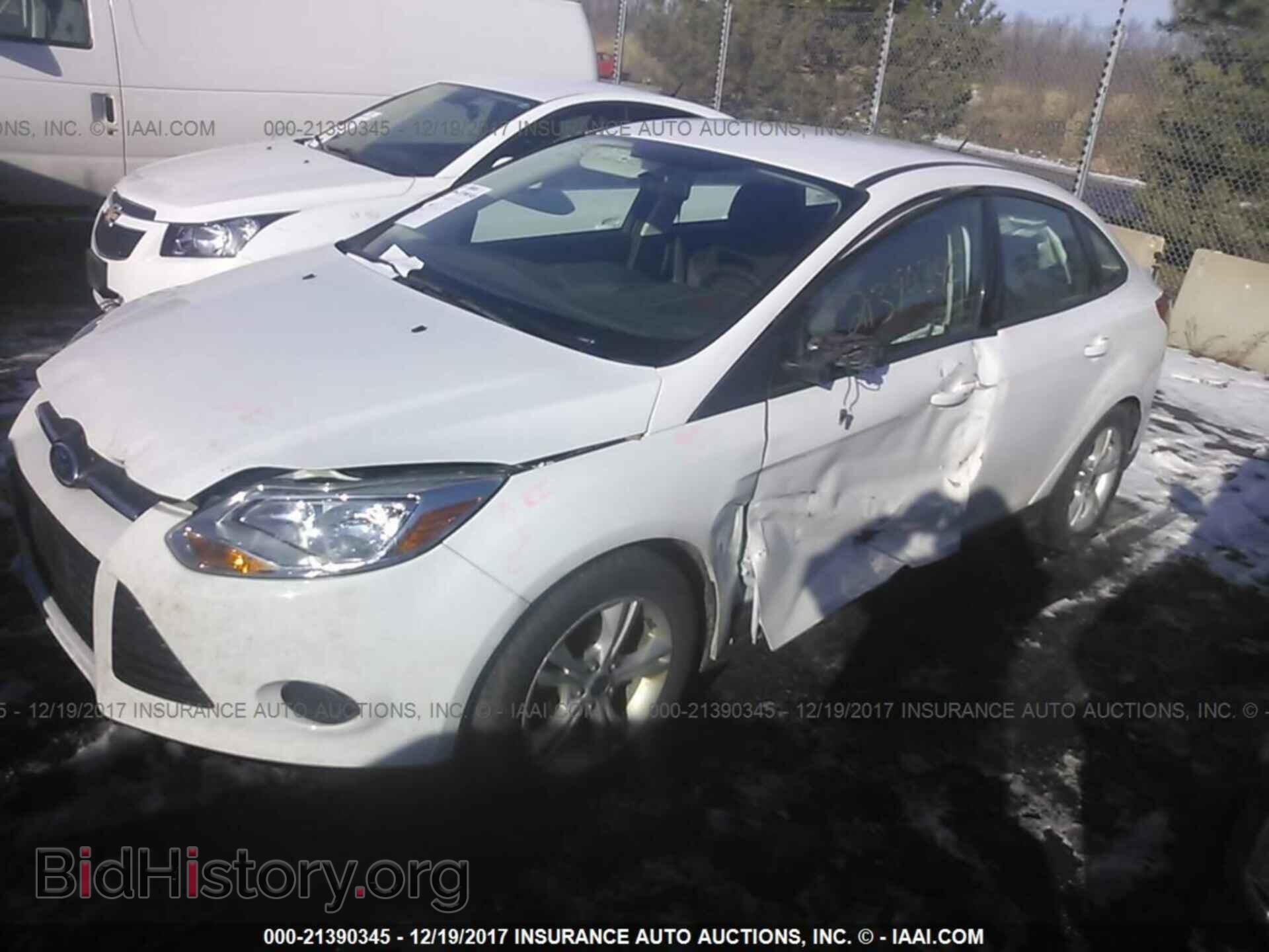 2014 Ford Focus - VIN: 1FADP3F23EL437672 - Photo 2