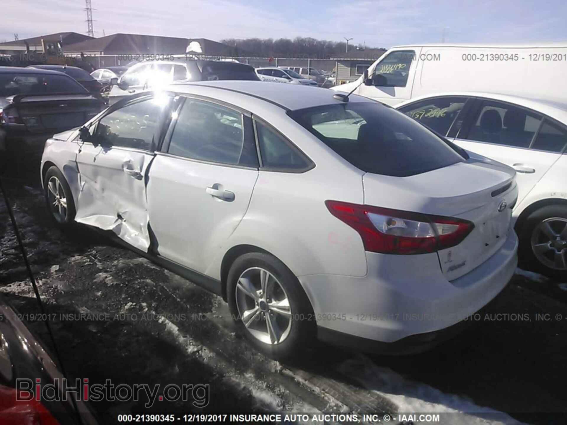 2014 Ford Focus - VIN: 1FADP3F23EL437672 - Photo 3