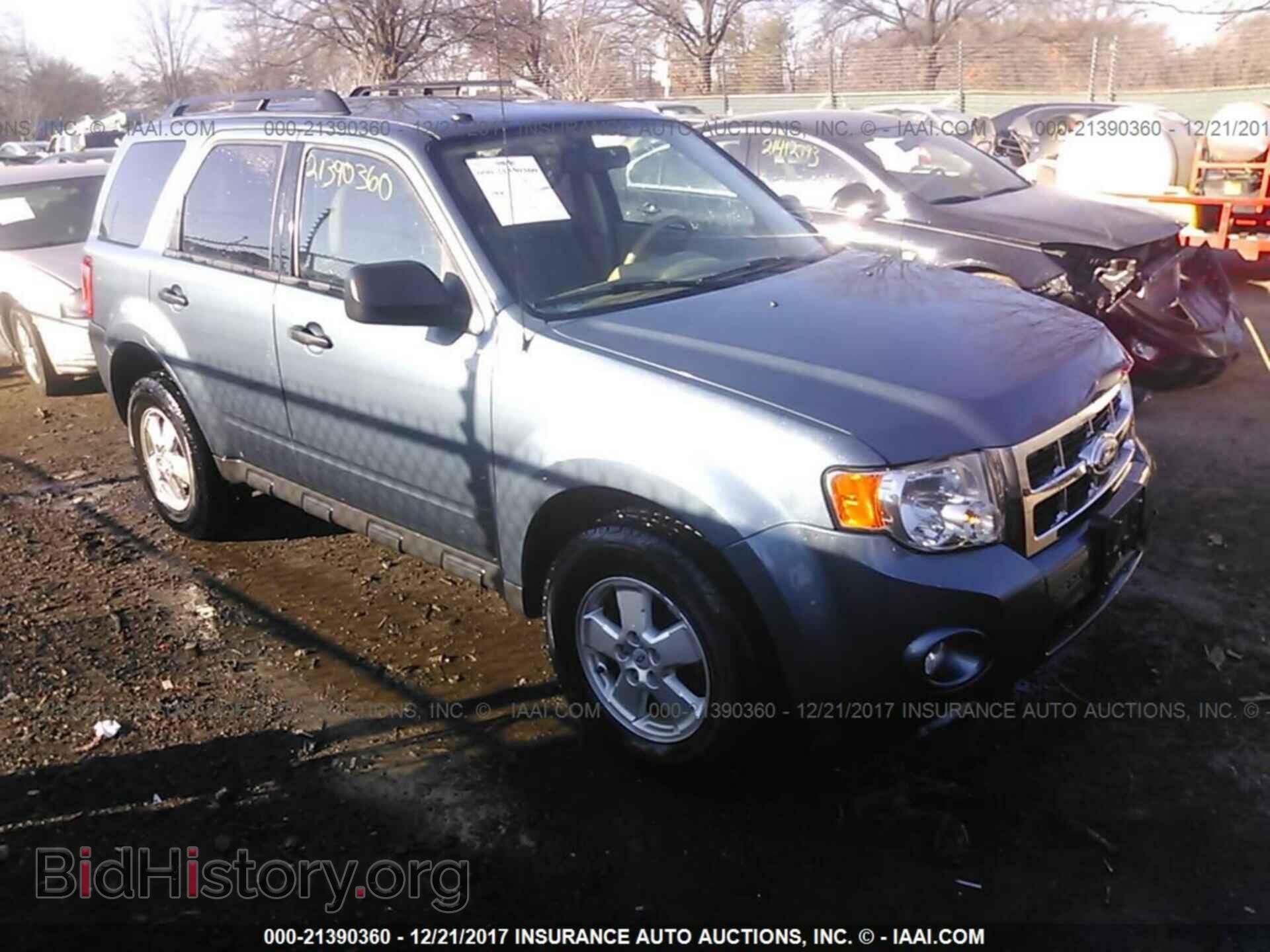 Photo 1FMCU0DG5BKA79225 - Ford Escape 2011
