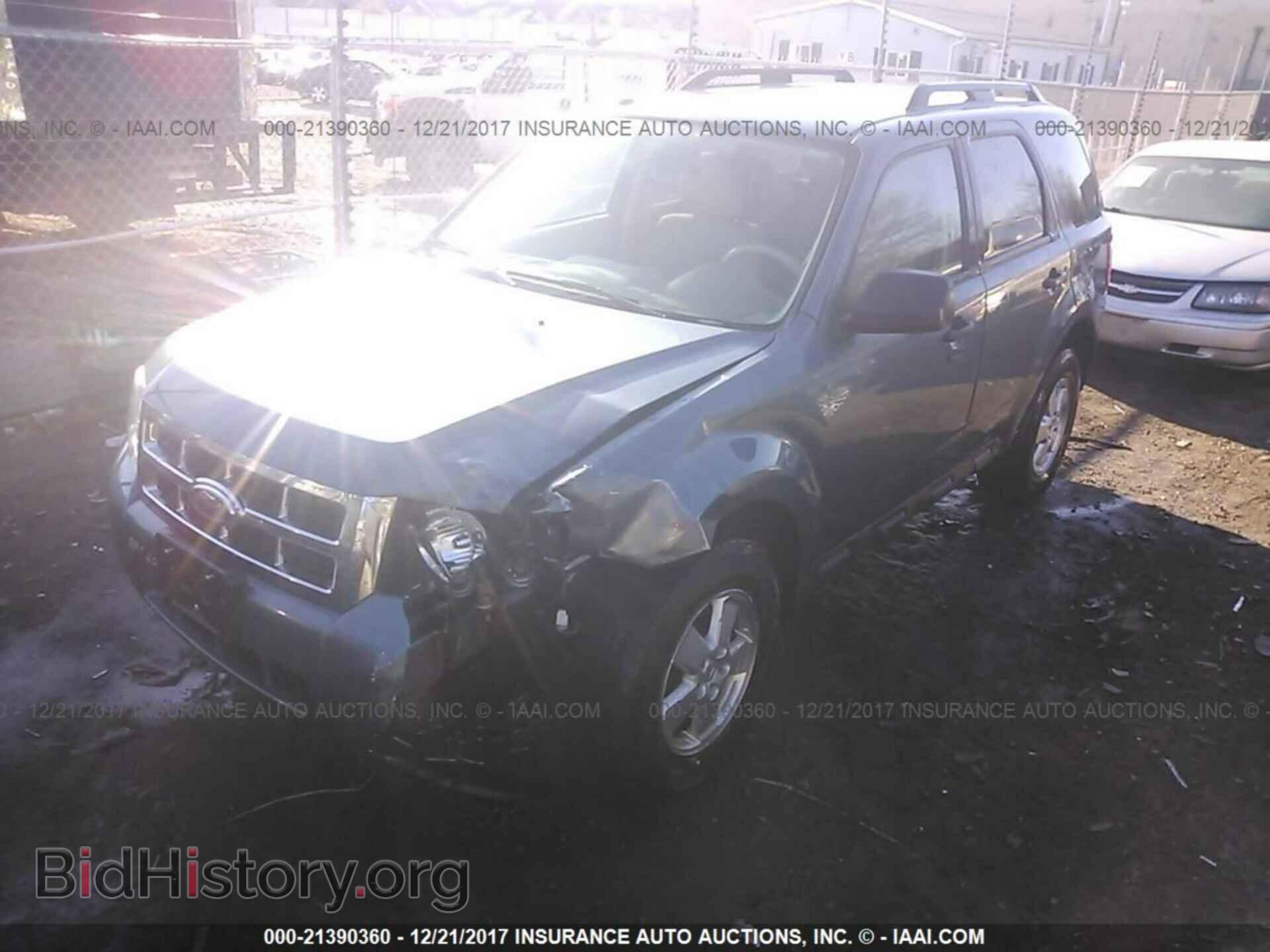 2011 Ford Escape - VIN: 1FMCU0DG5BKA79225 - Photo 2