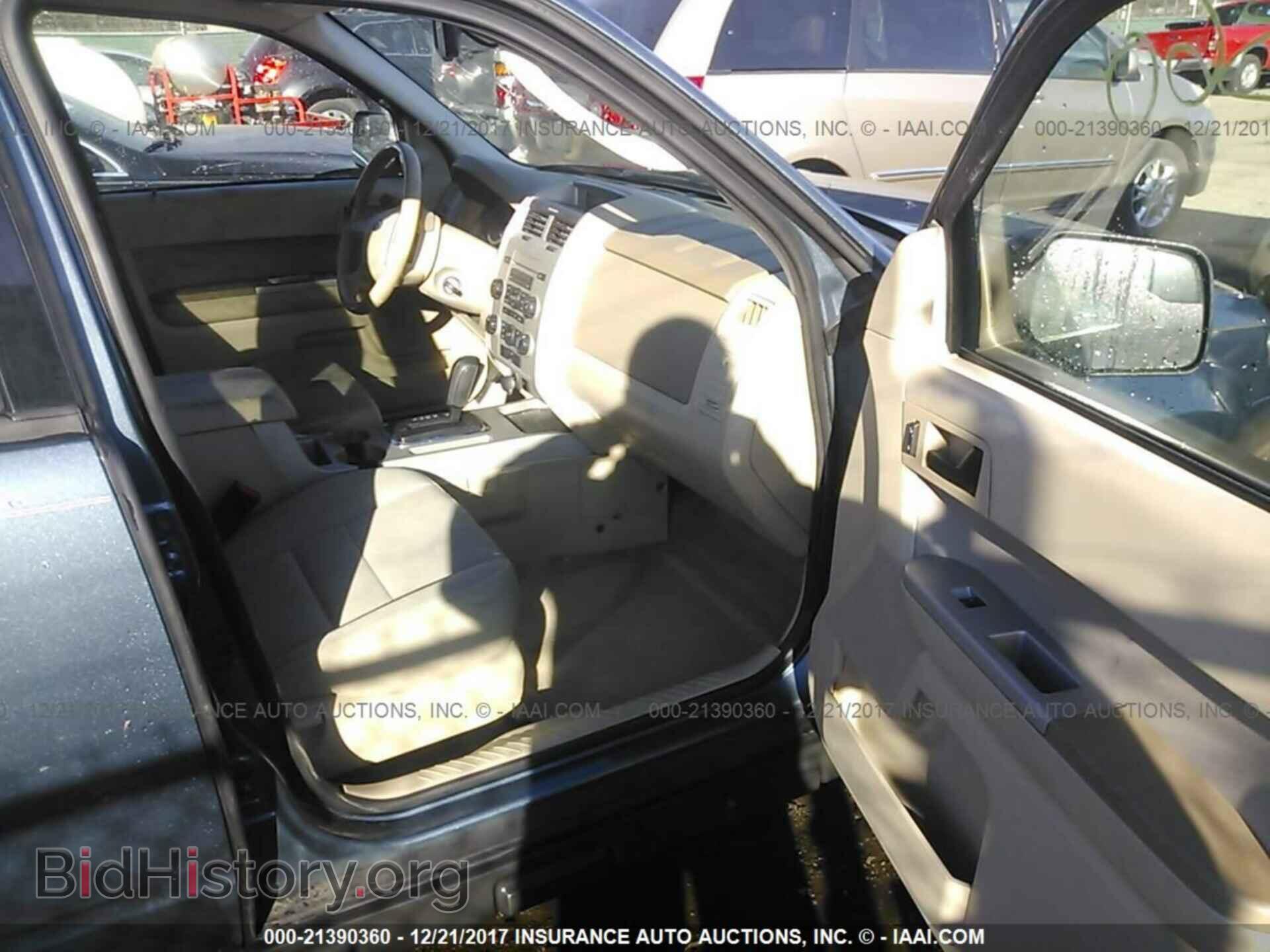 2011 Ford Escape - VIN: 1FMCU0DG5BKA79225 - Photo 5