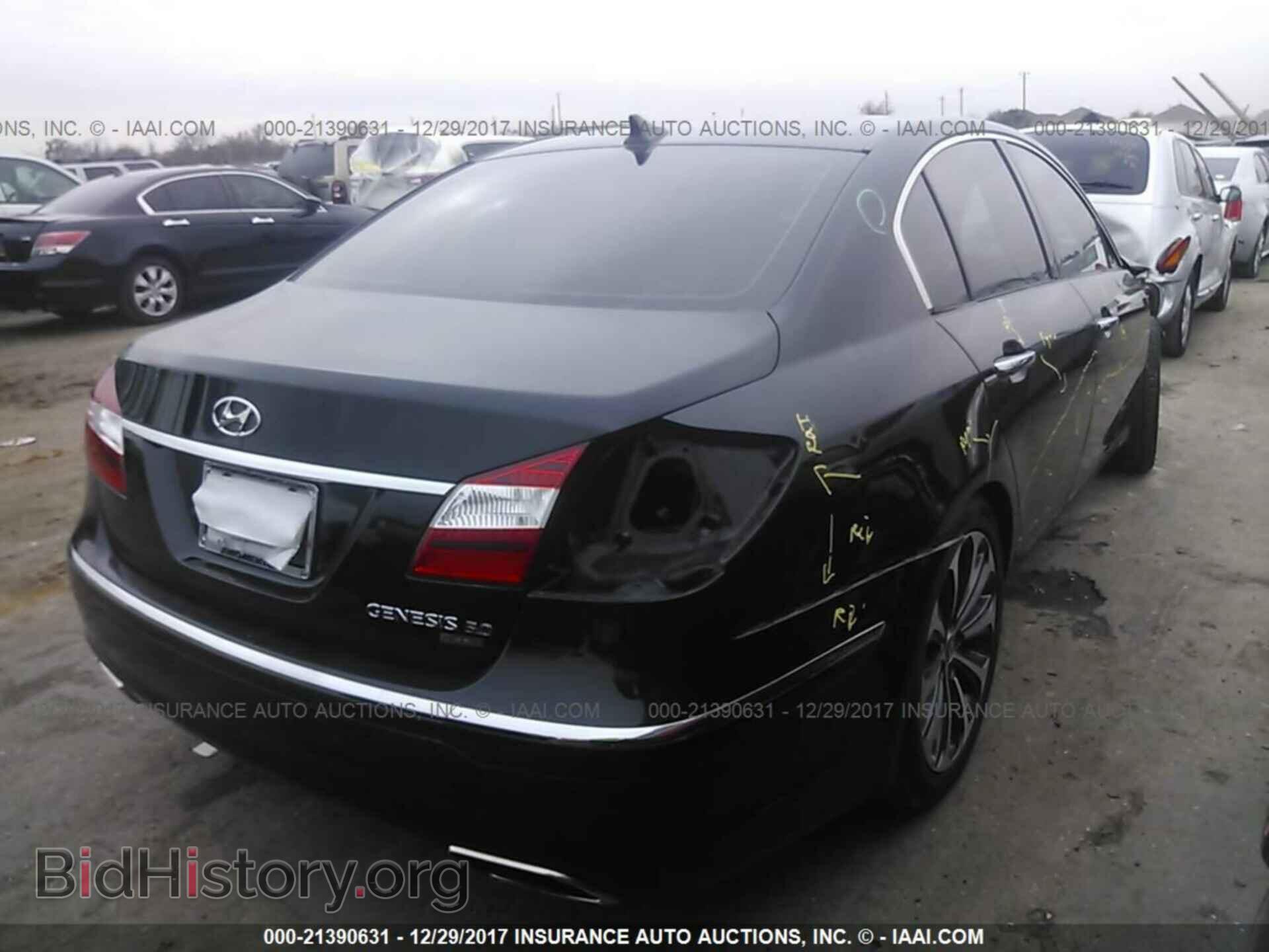 2012 Hyundai Genesis - VIN: KMHGC4DH4CU158024 - Фото 4