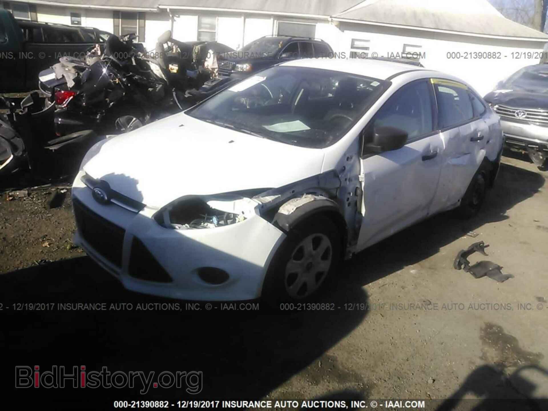 2014 Ford Focus - VIN: 1FADP3E22EL221314 - Photo 2