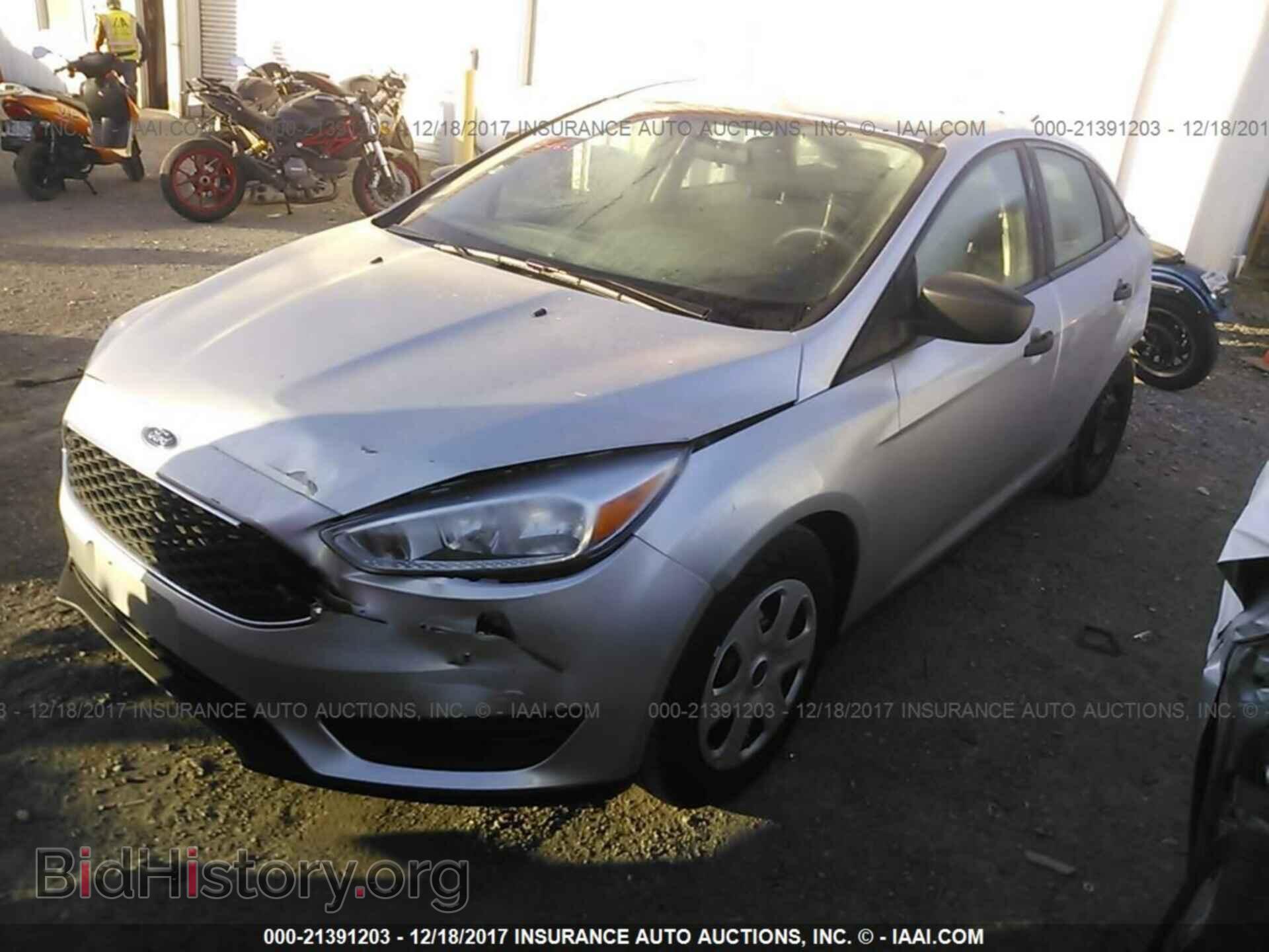 2017 Ford Focus - VIN: 1FADP3E2XHL236096 - Фото 2