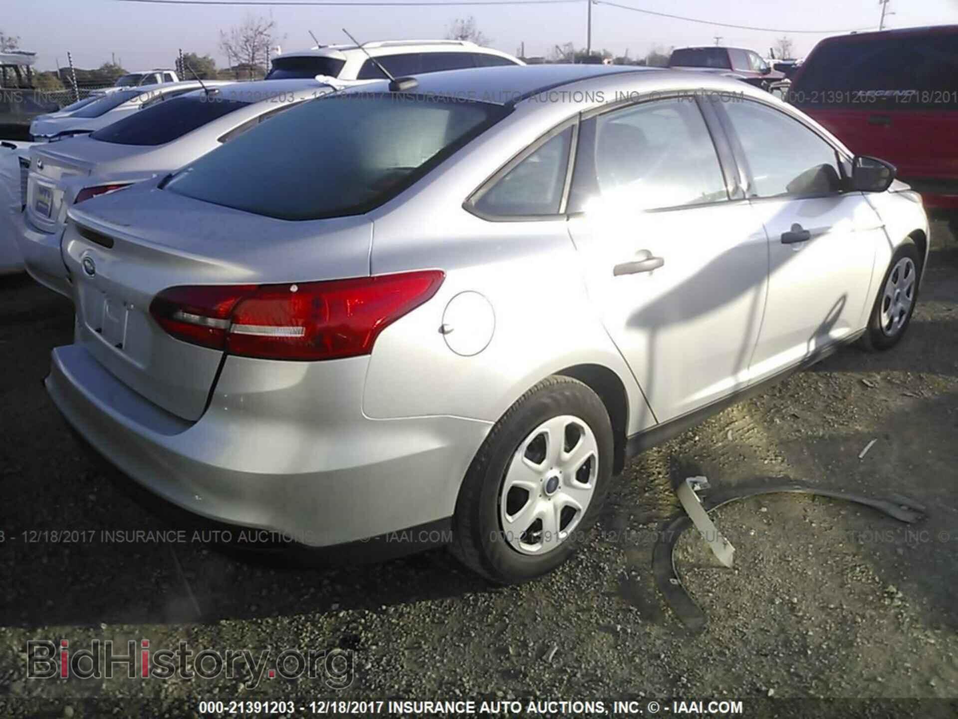 2017 Ford Focus - VIN: 1FADP3E2XHL236096 - Фото 4