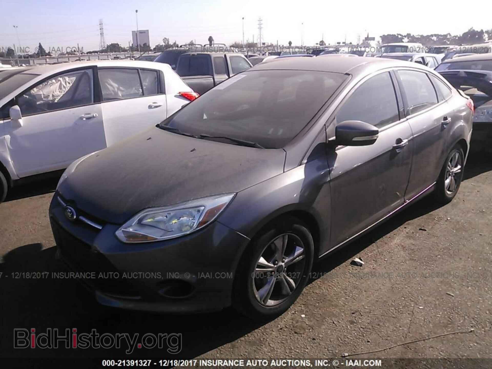 2013 Ford Focus - VIN: 1FADP3F24DL314557 - Фото 2