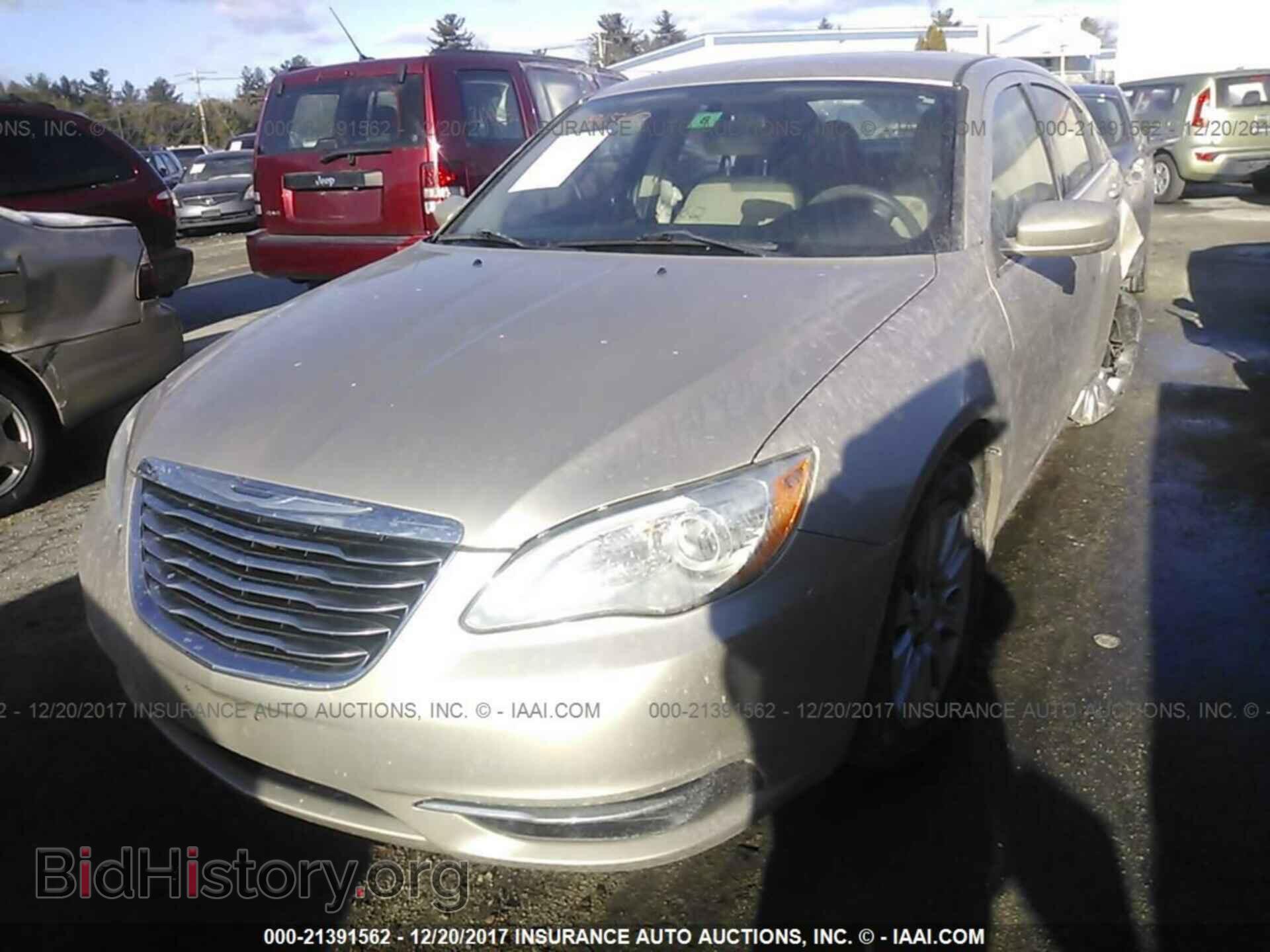 2014 Chrysler 200 - VIN: 1C3CCBAG3EN101978 - Photo 2