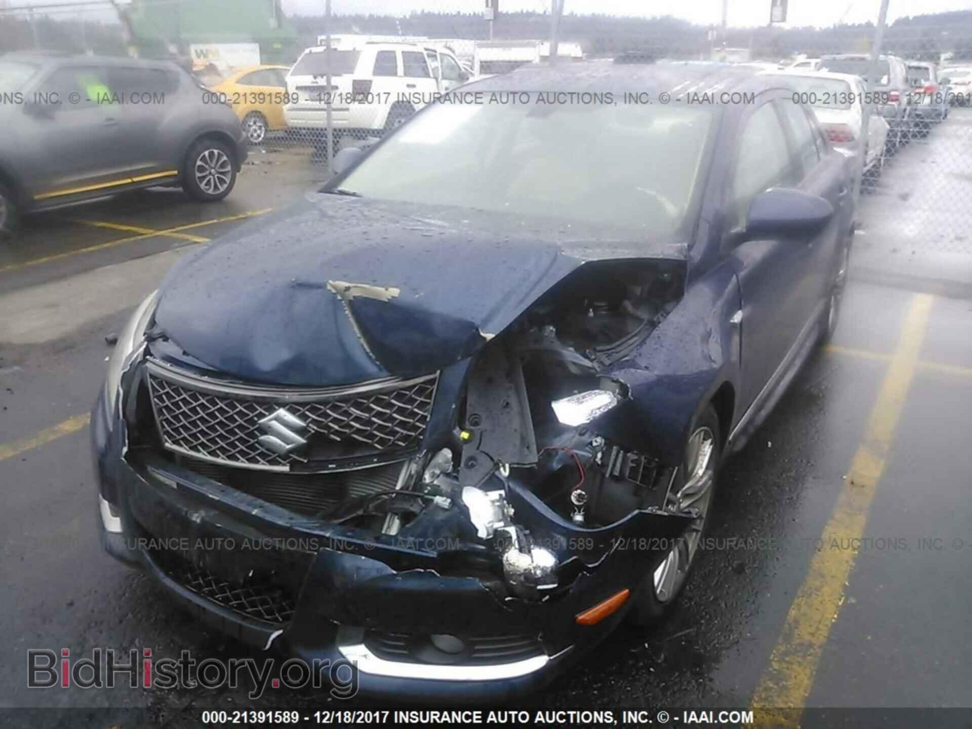 2011 Suzuki Kizashi - VIN: JS2RF9A85B6110417 - Photo 2