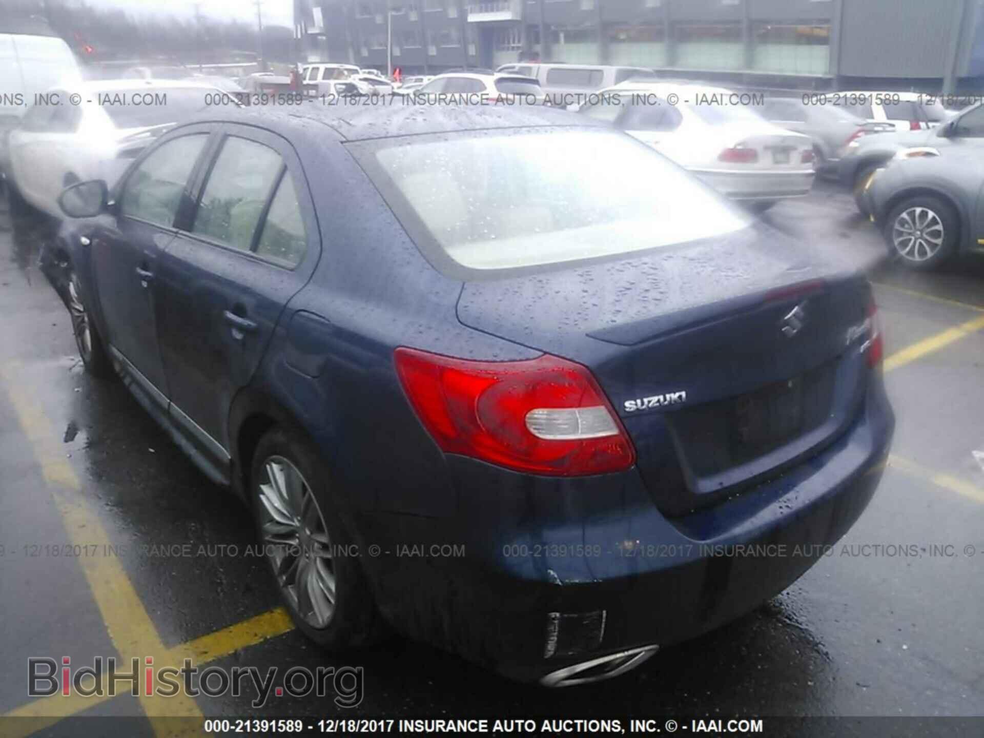 2011 Suzuki Kizashi - VIN: JS2RF9A85B6110417 - Photo 3