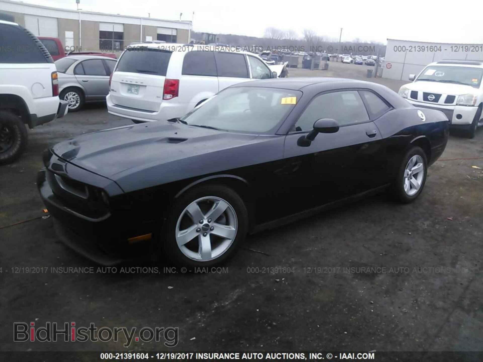 2013 Dodge Challenger - VIN: 2C3CDYAG9DH592905 - Фото 2