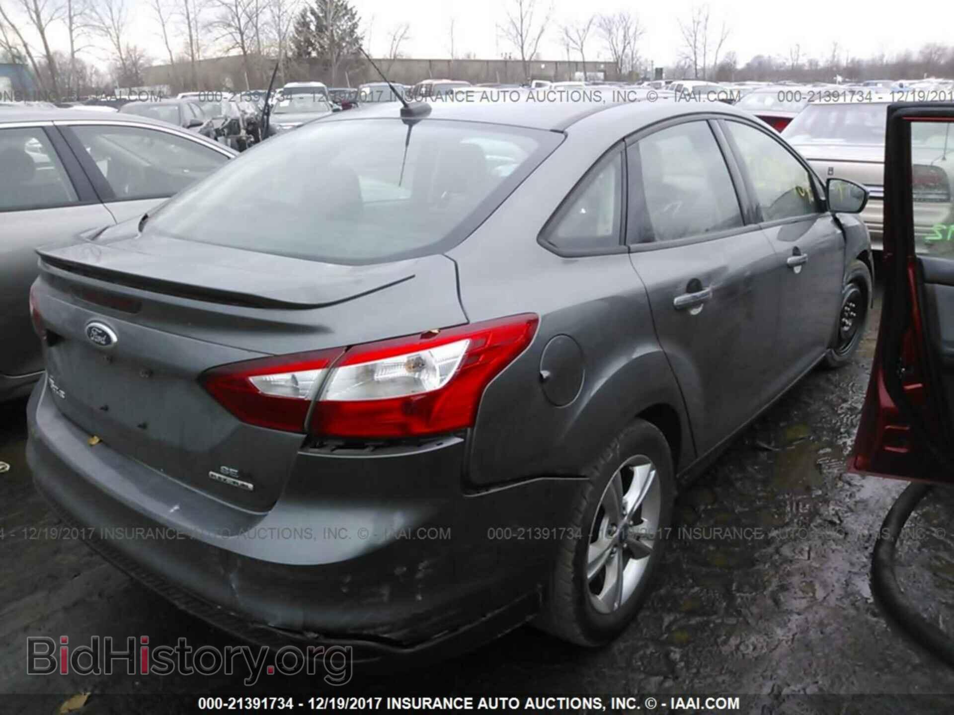 2012 Ford Focus - VIN: 1FAHP3F21CL385456 - Photo 4