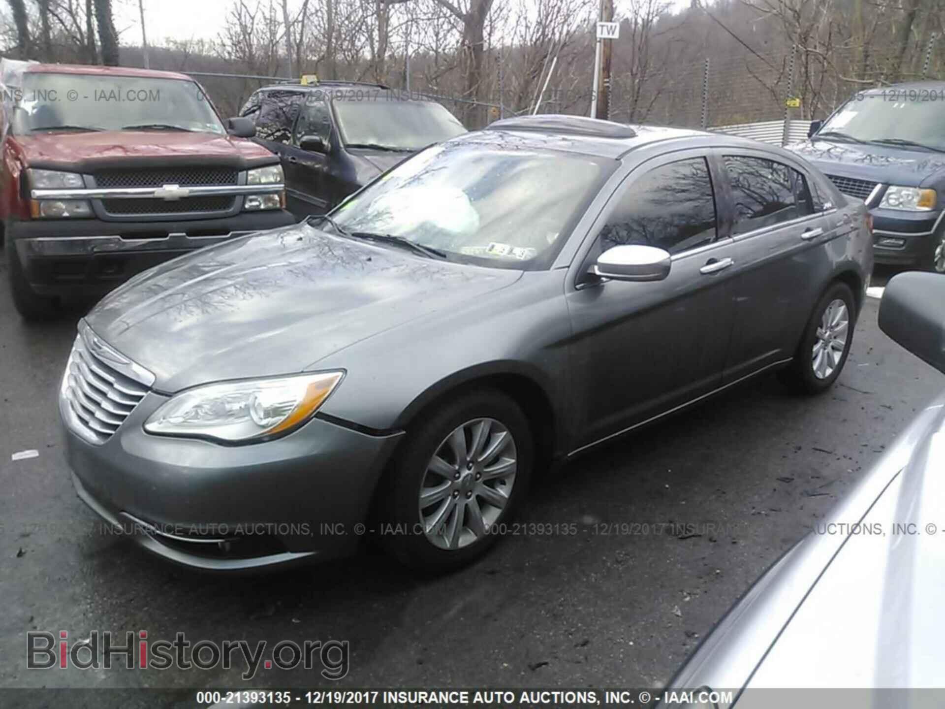 2013 Chrysler 200 - VIN: 1C3CCBCG7DN524705 - Photo 2