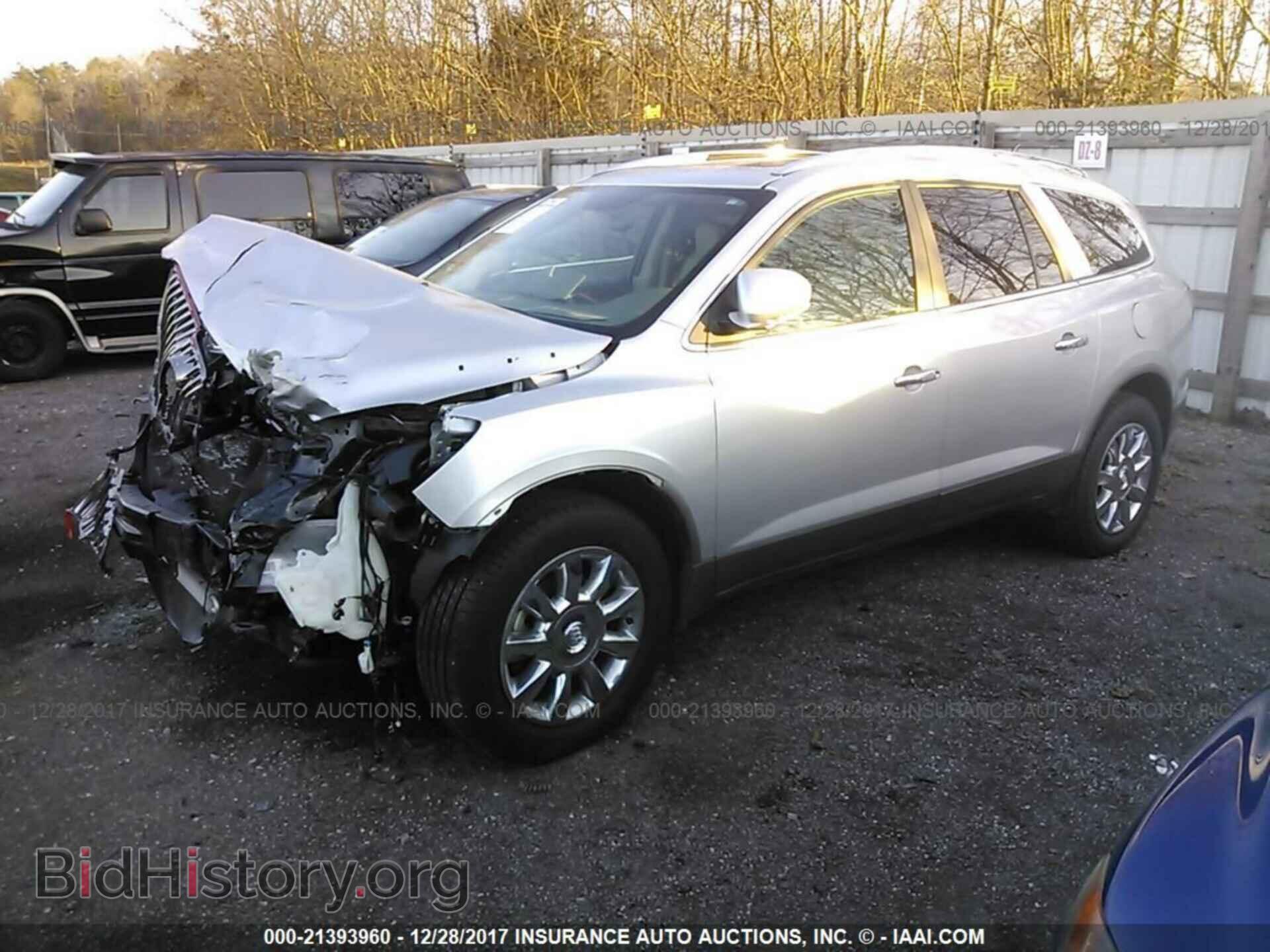2011 Buick Enclave - VIN: 5GAKVBED4BJ372599 - Фото 2