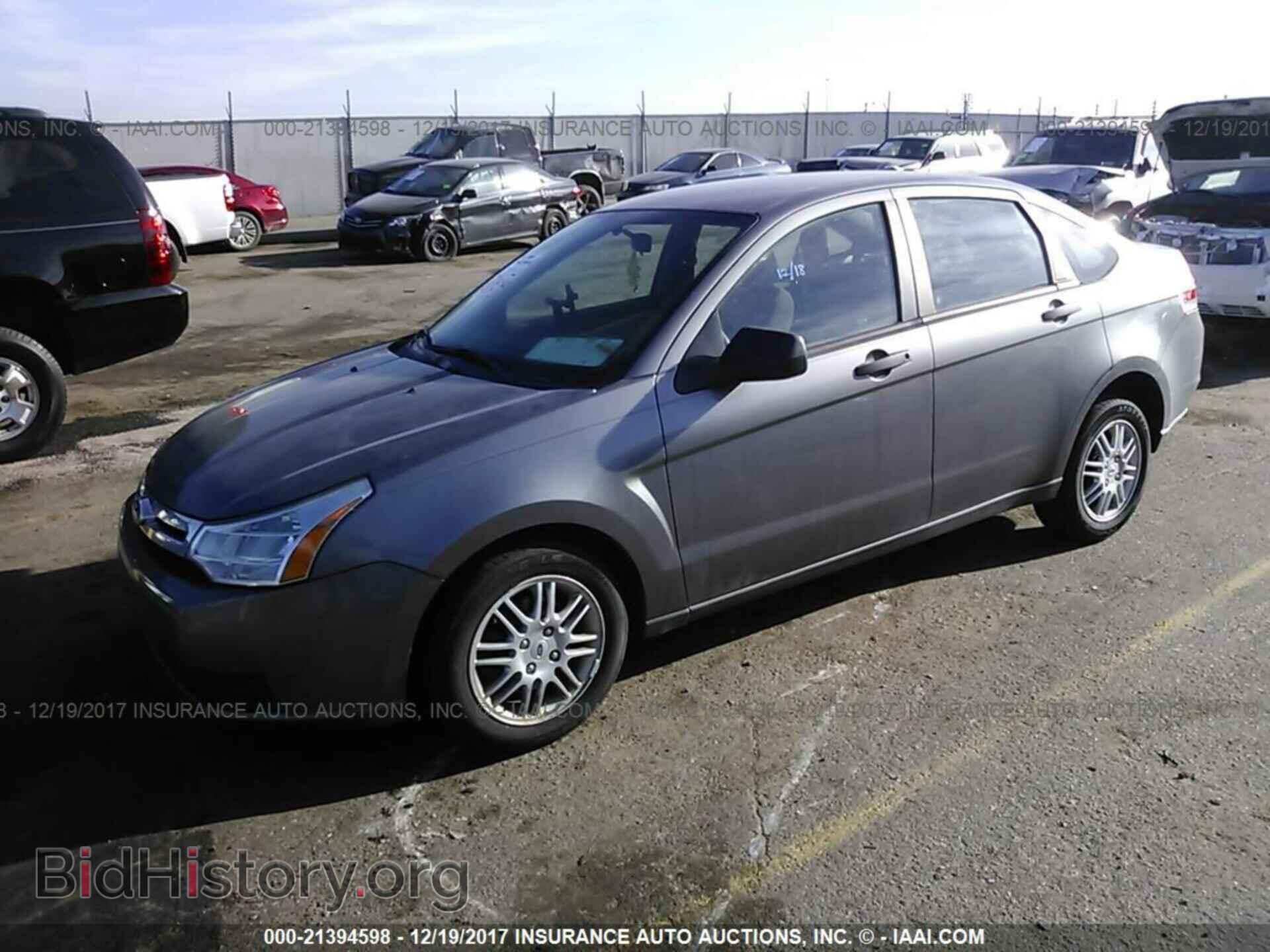 2011 Ford Focus - VIN: 1FAHP3FN1BW101461 - Фото 2