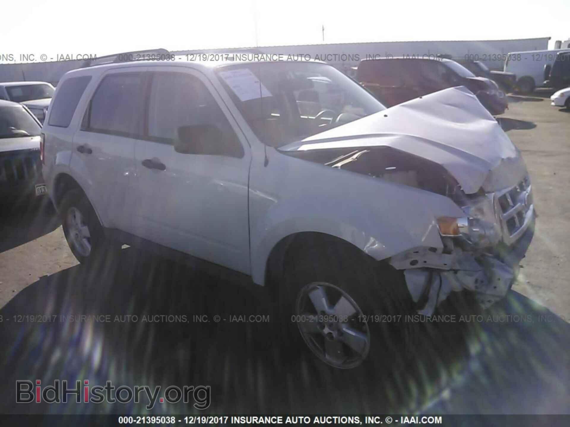 Photo 1FMCU9D7XBKB74349 - Ford Escape 2011