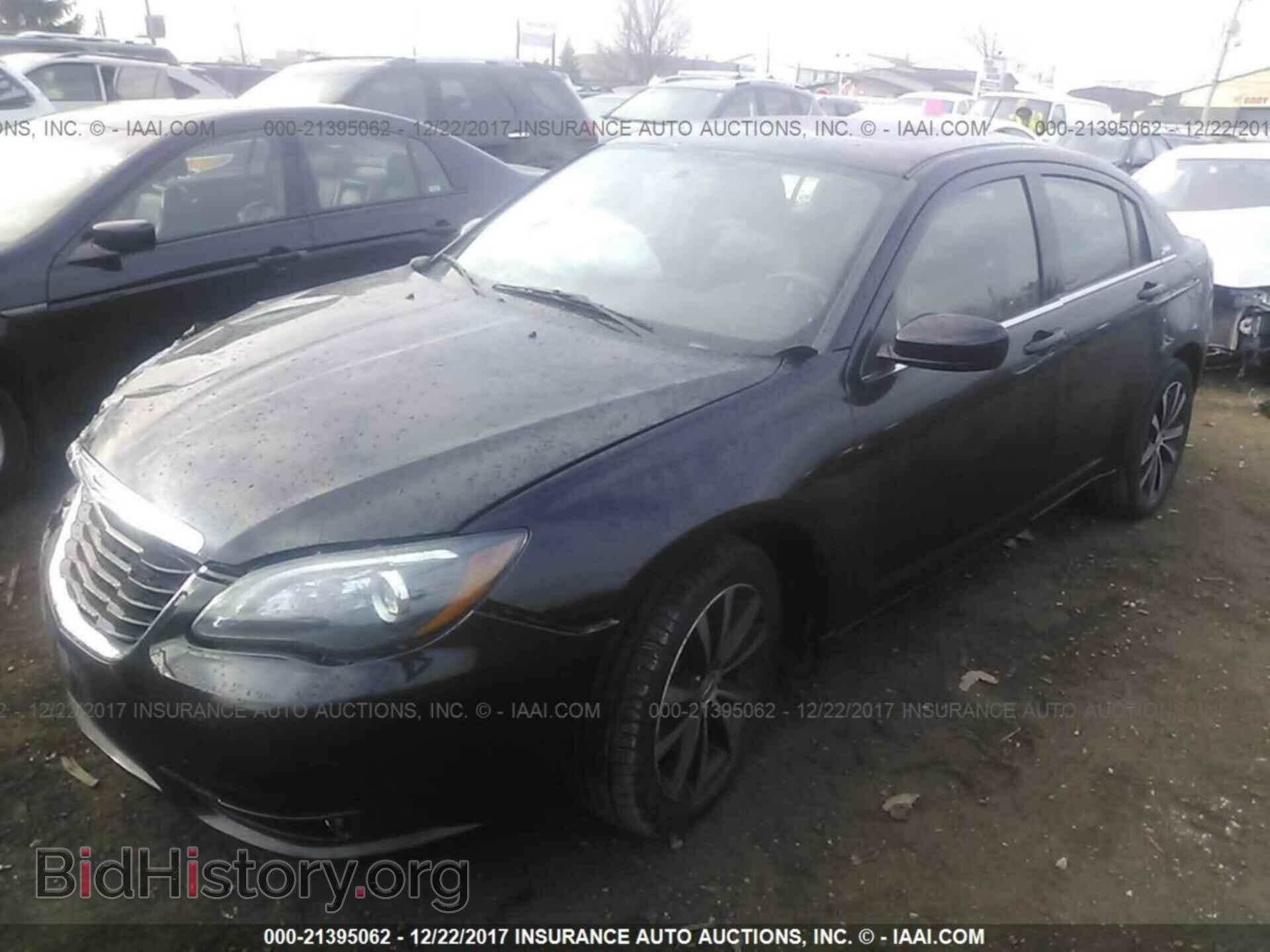 2013 Chrysler 200 - VIN: 1C3CCBCG4DN744819 - Фото 2
