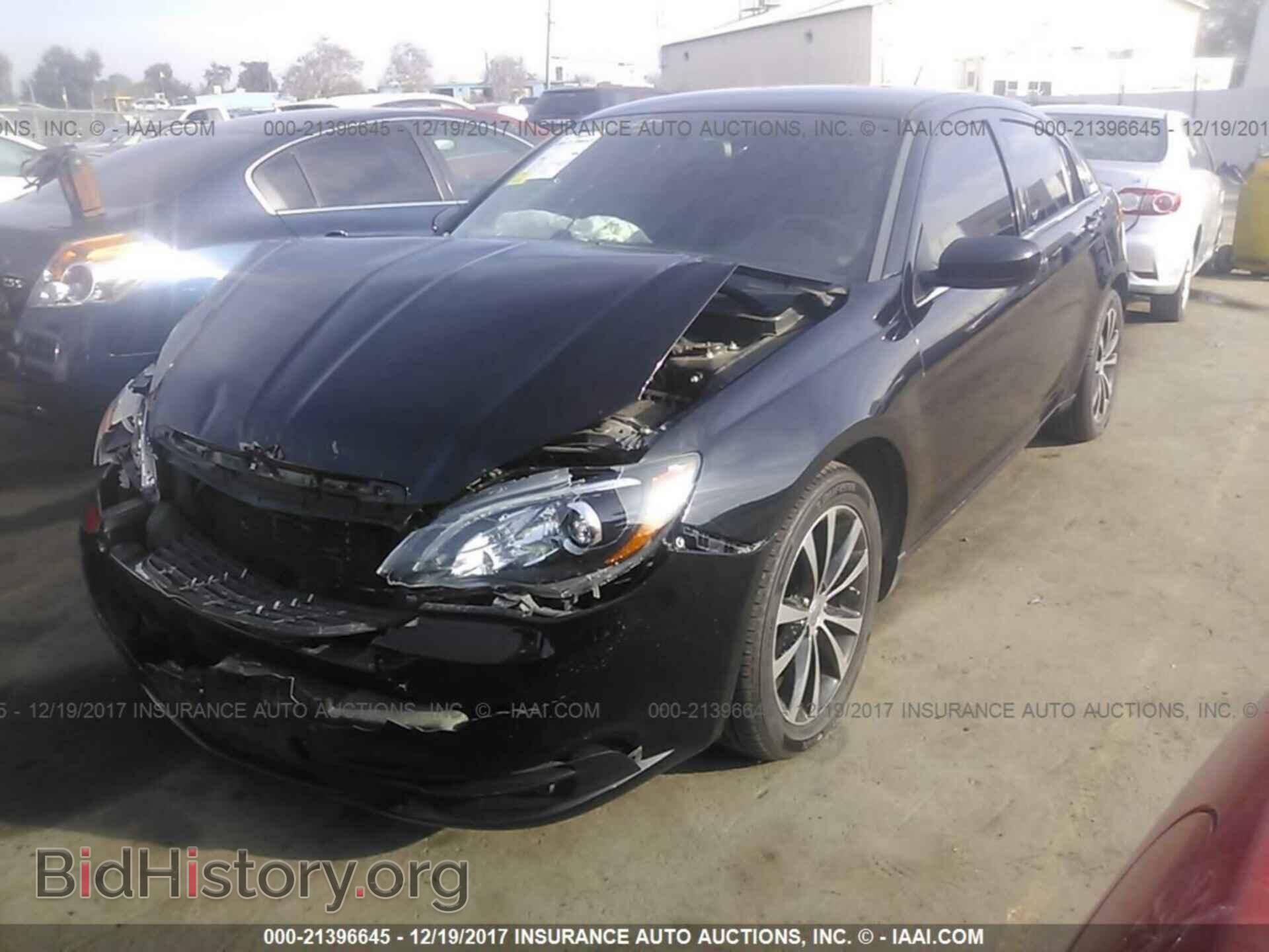 2014 Chrysler 200 - VIN: 1C3CCBBG9EN132294 - Фото 2