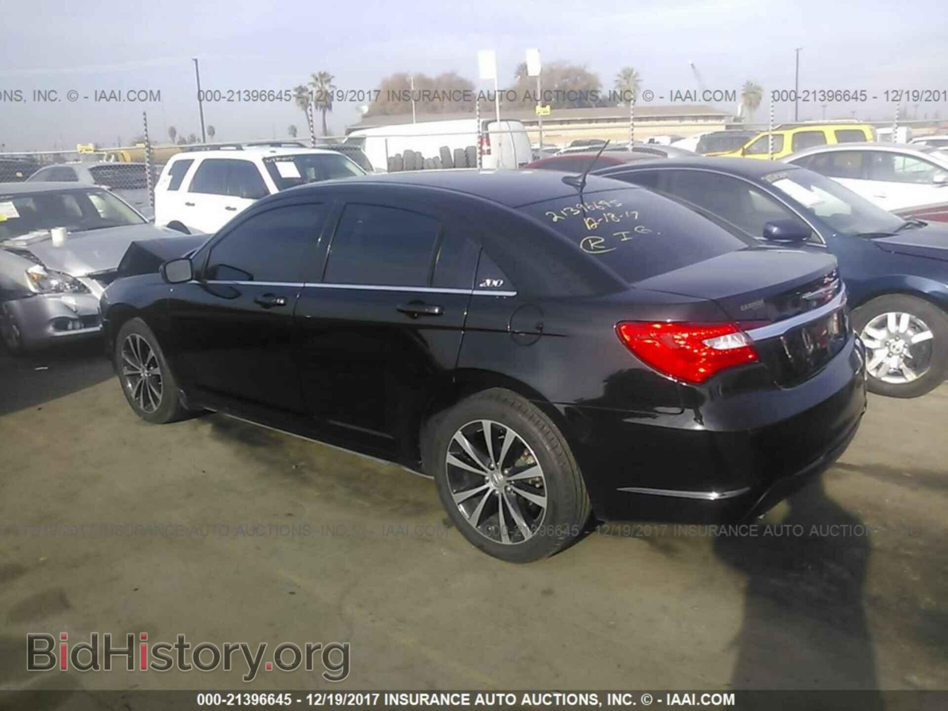 2014 Chrysler 200 - VIN: 1C3CCBBG9EN132294 - Фото 3