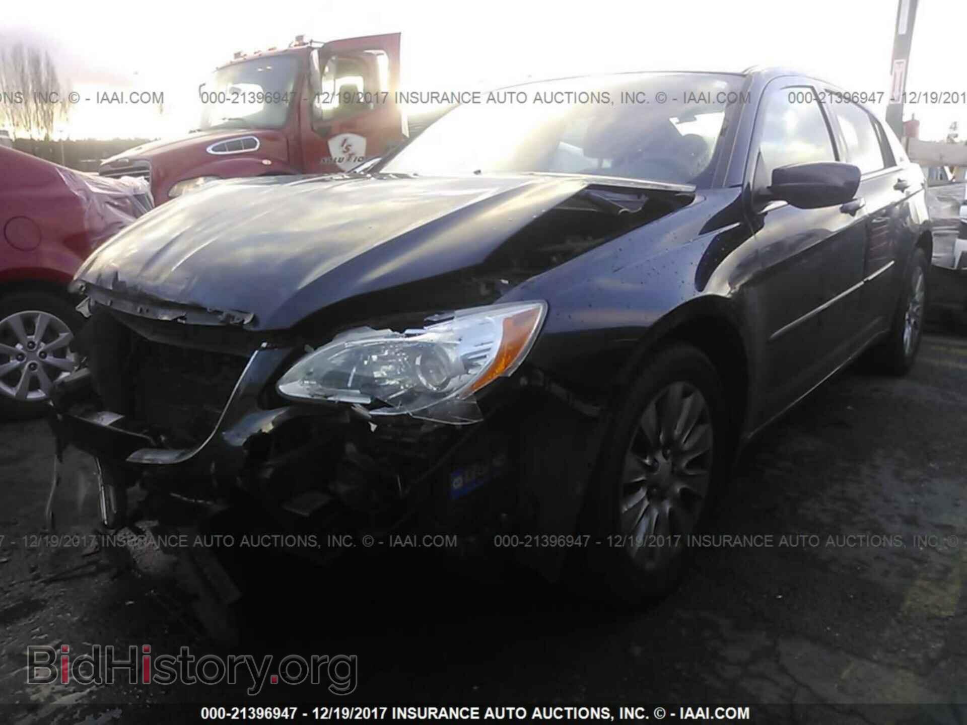 2012 Chrysler 200 - VIN: 1C3CCBAG2CN246216 - Photo 2