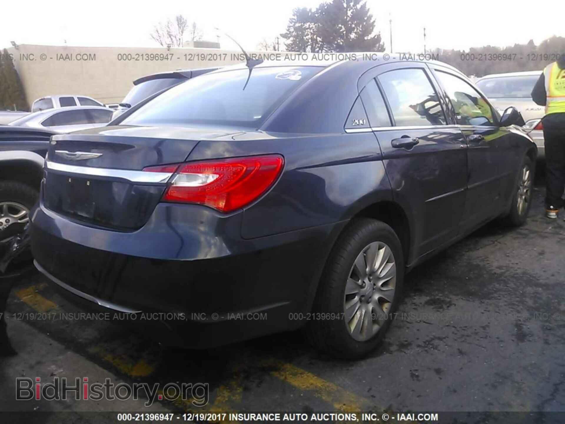 2012 Chrysler 200 - VIN: 1C3CCBAG2CN246216 - Photo 4