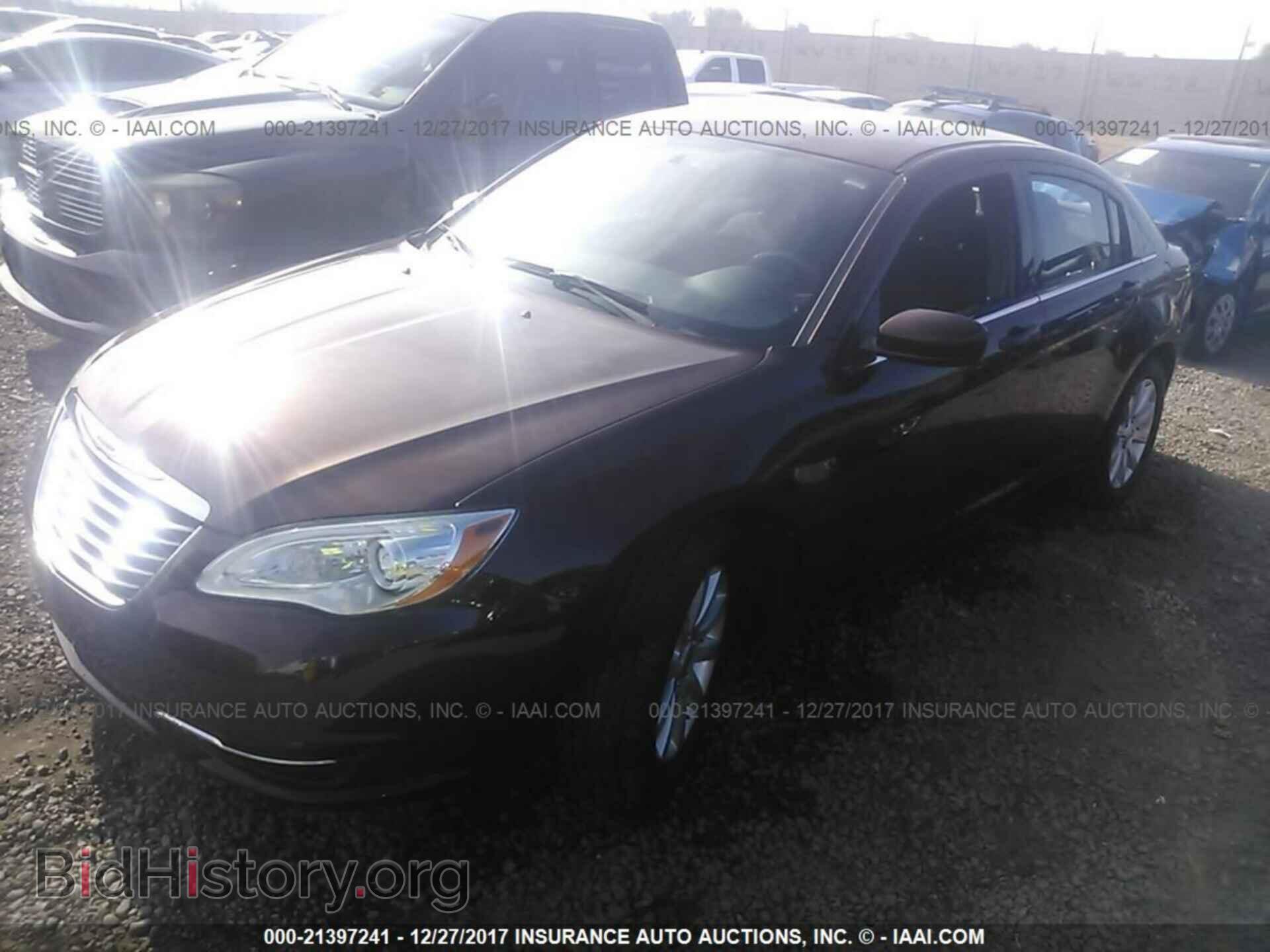 2013 Chrysler 200 - VIN: 1C3CCBBB7DN515654 - Фото 2
