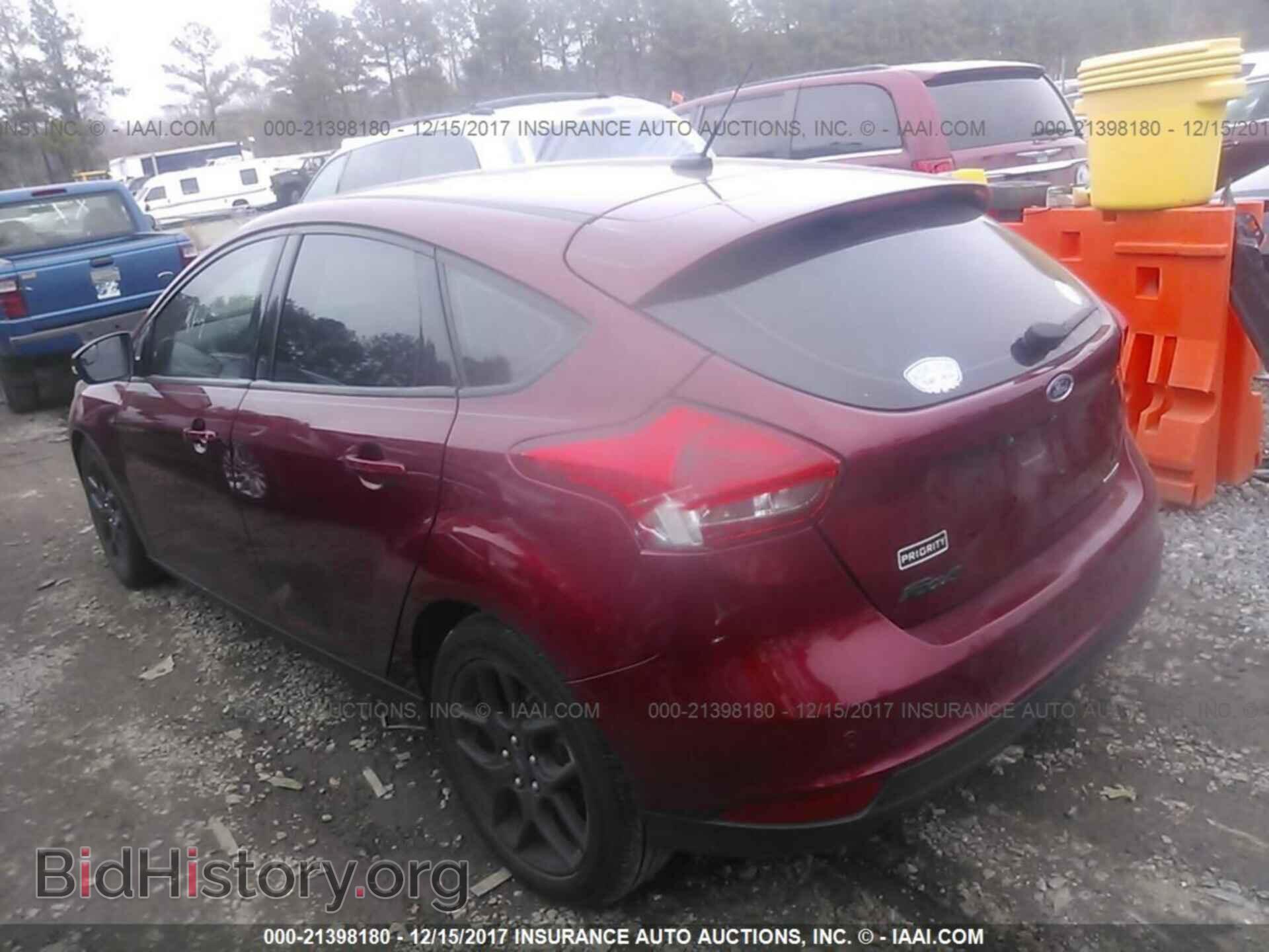 2016 Ford Focus - VIN: 1FADP3K22GL343145 - Фото 3