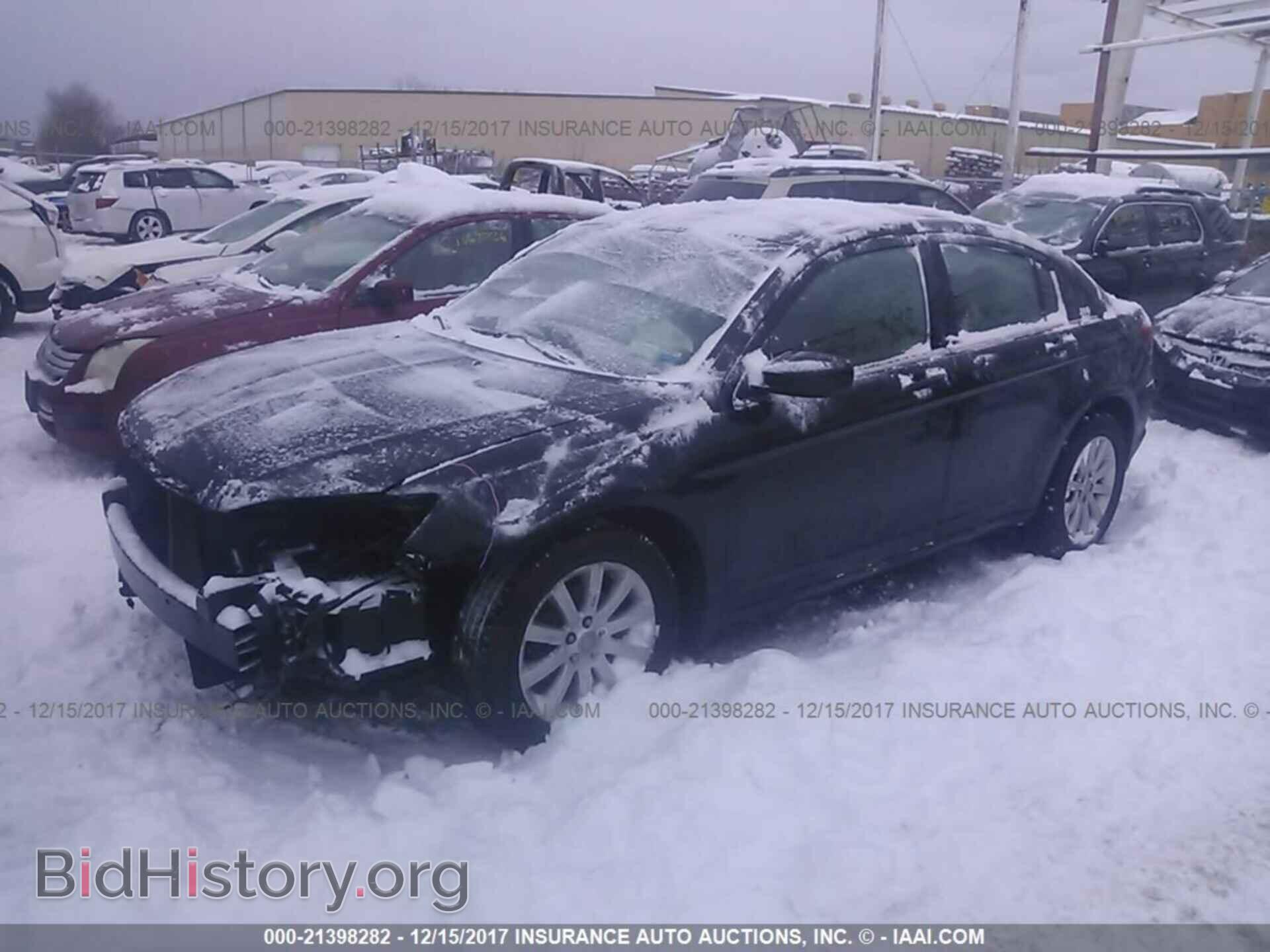 2011 Chrysler 200 - VIN: 1C3BC1FB5BN580869 - Photo 2